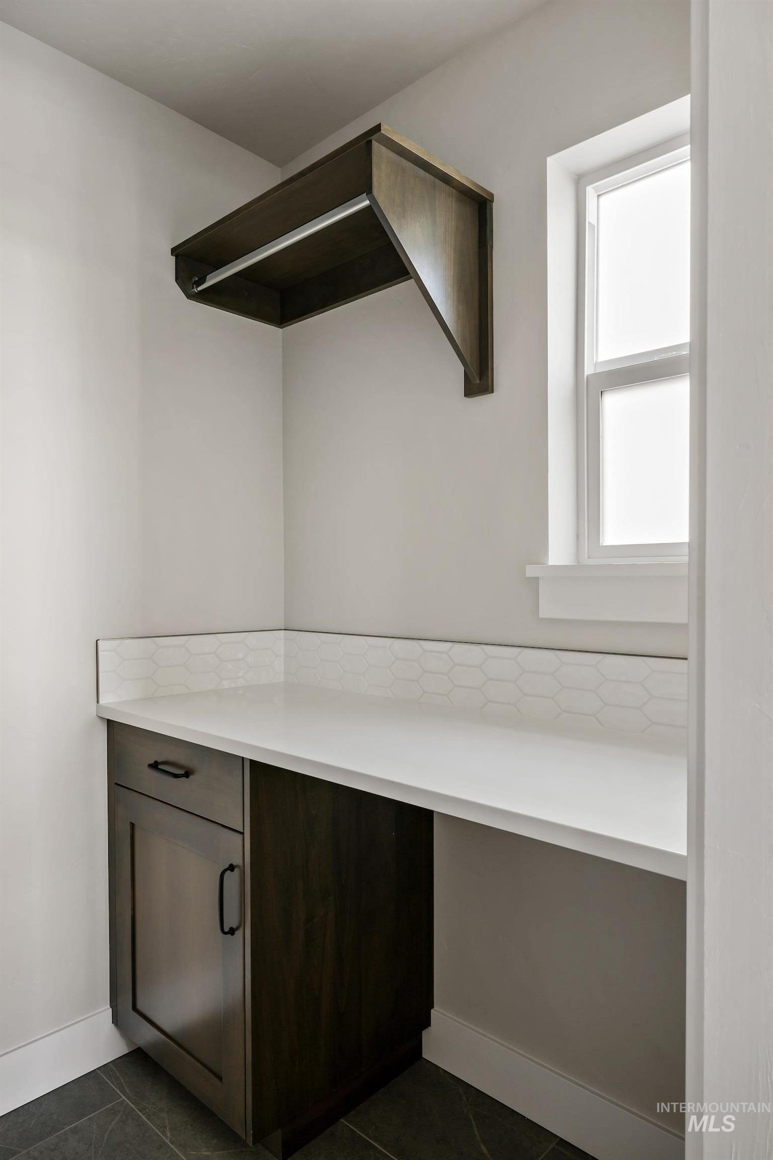 Detailed view of baseboards