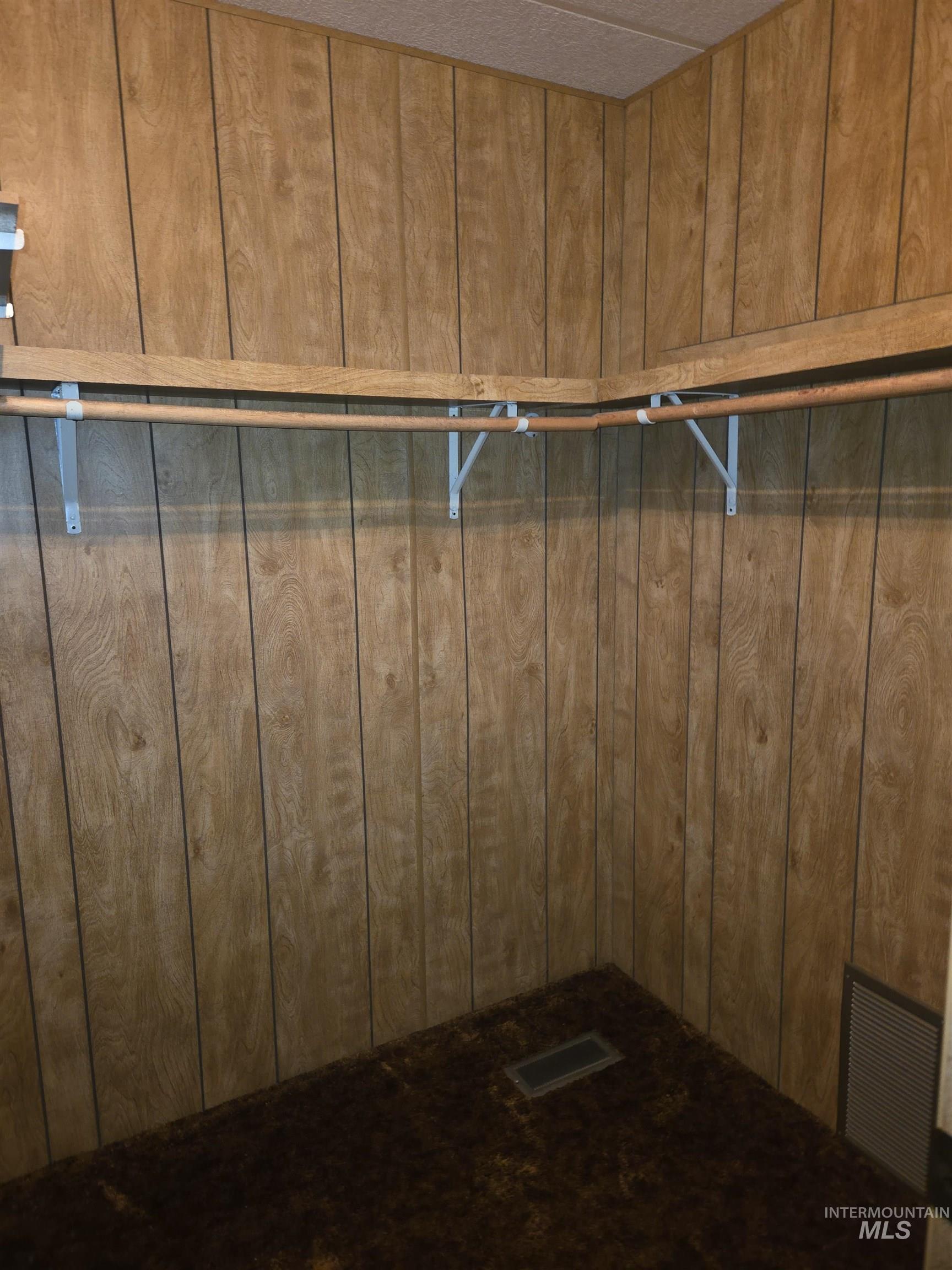 Master Bedroom - Walk in Closet