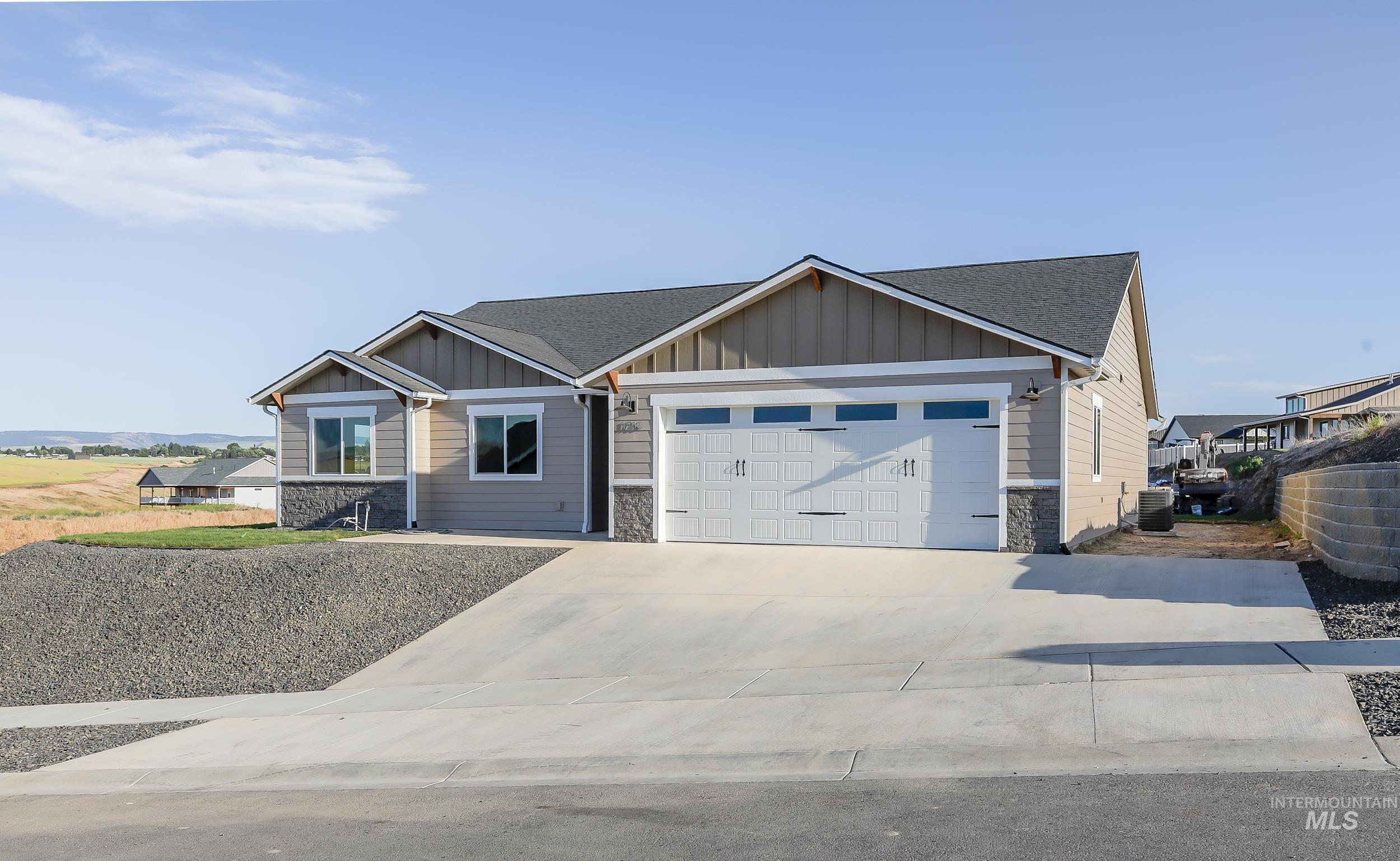 1736 Golden Hills Dr, Lewiston, Idaho 83501, 3 Bedrooms, 2 Bathrooms, Residential For Sale, Price $477,500, 98966542