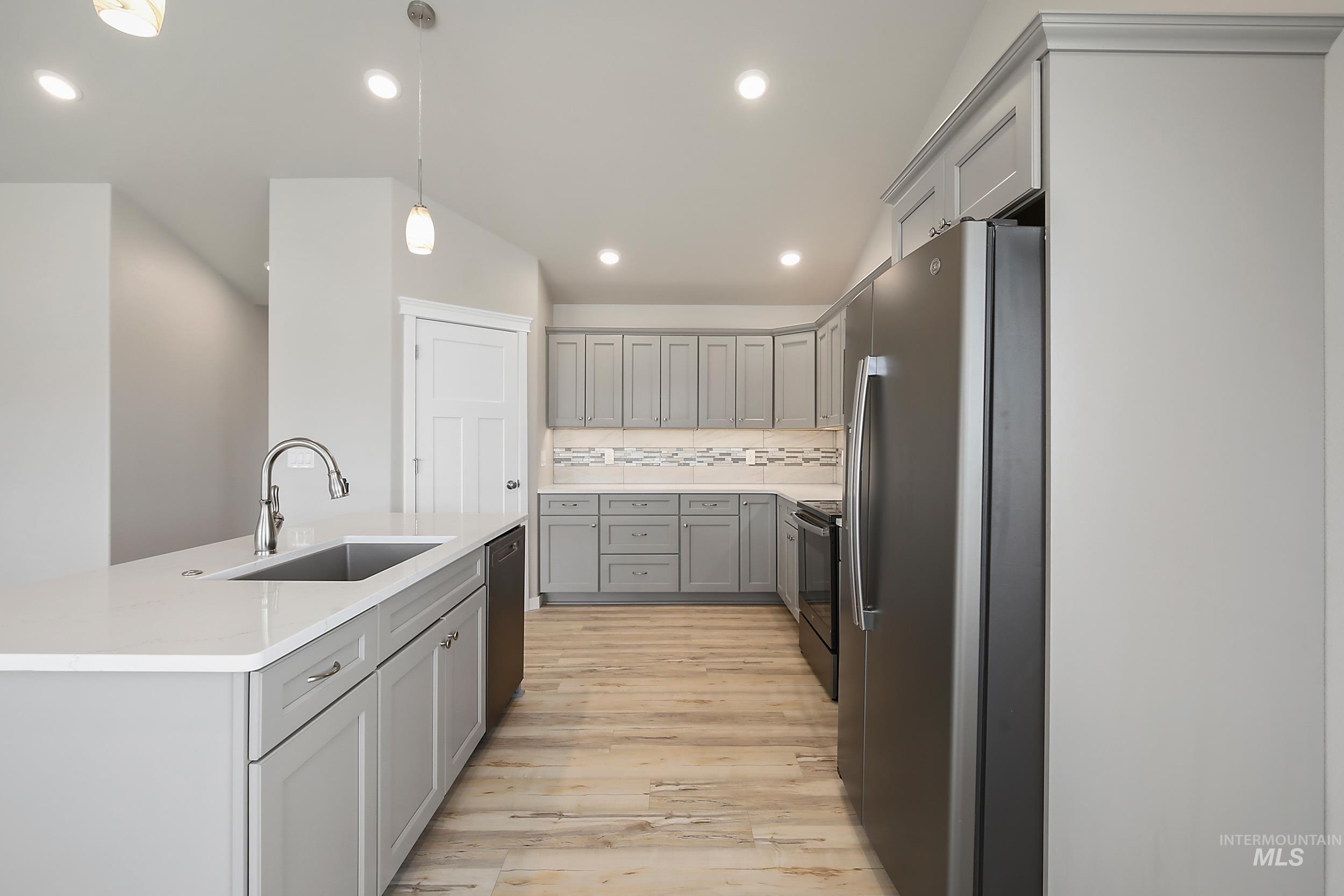 1736 Golden Hills Dr, Lewiston, Idaho 83501, 3 Bedrooms, 2 Bathrooms, Residential For Sale, Price $477,500, 98966542