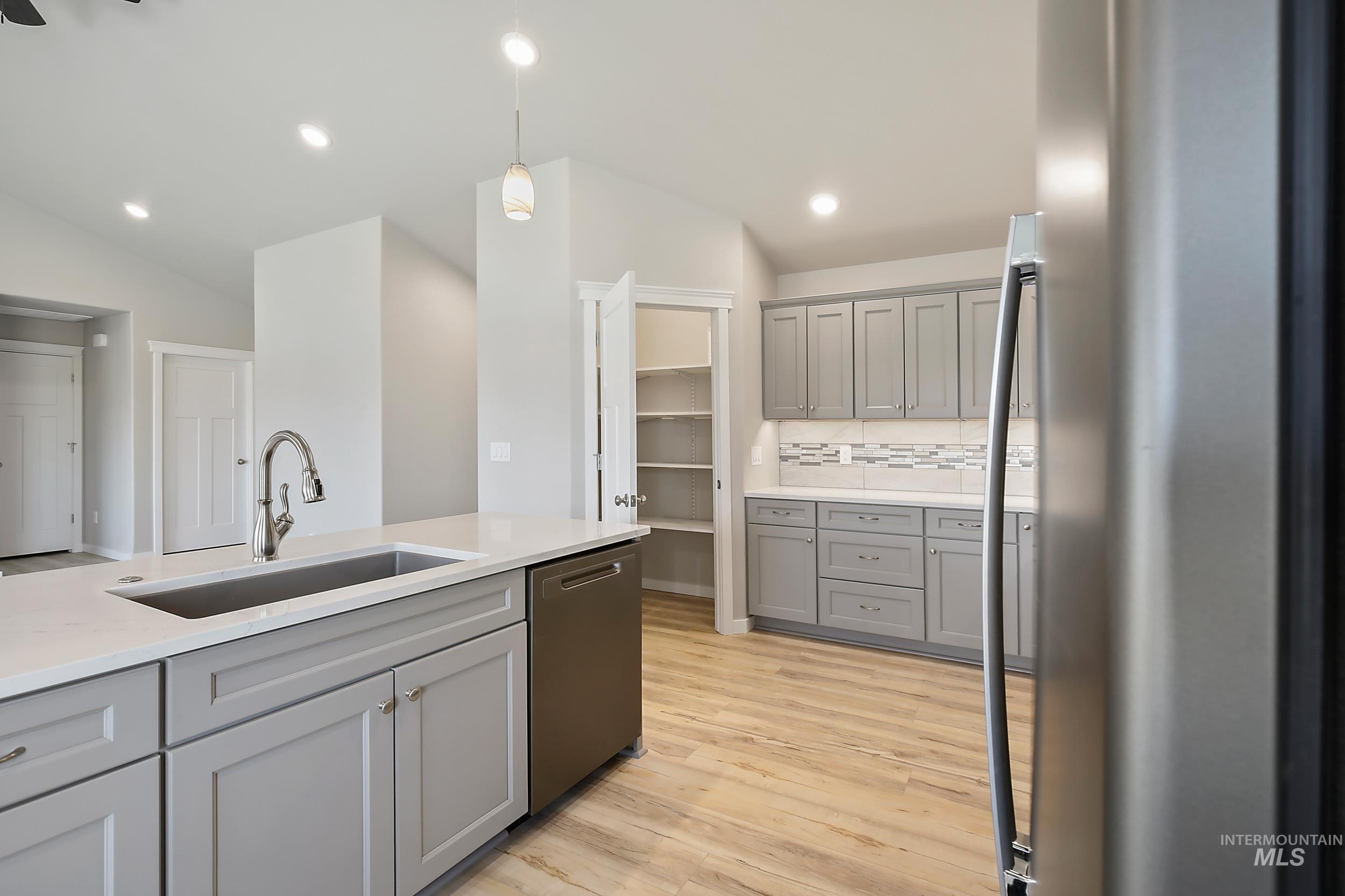 1736 Golden Hills Dr, Lewiston, Idaho 83501, 3 Bedrooms, 2 Bathrooms, Residential For Sale, Price $477,500, 98966542