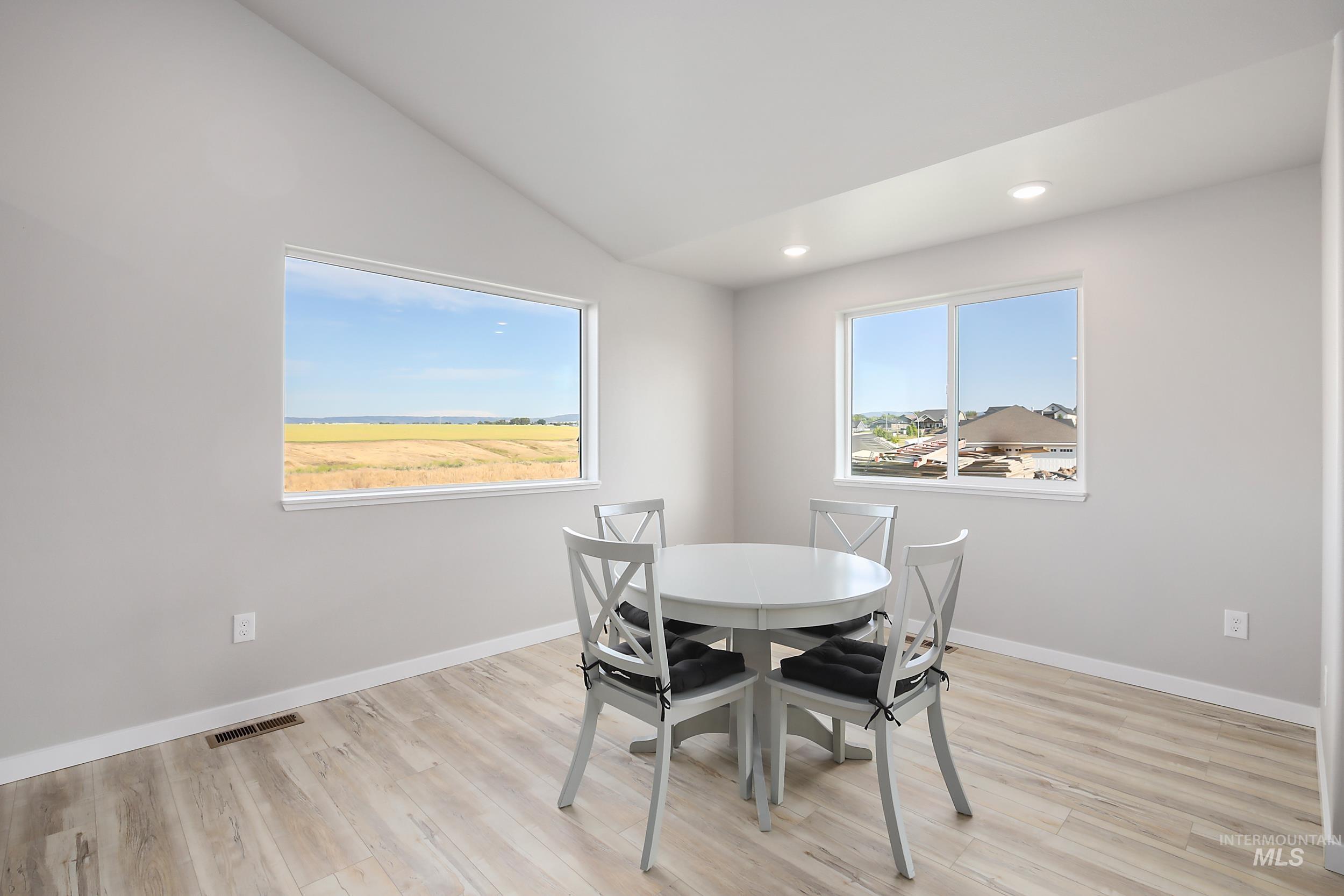 1736 Golden Hills Dr, Lewiston, Idaho 83501, 3 Bedrooms, 2 Bathrooms, Residential For Sale, Price $477,500, 98966542