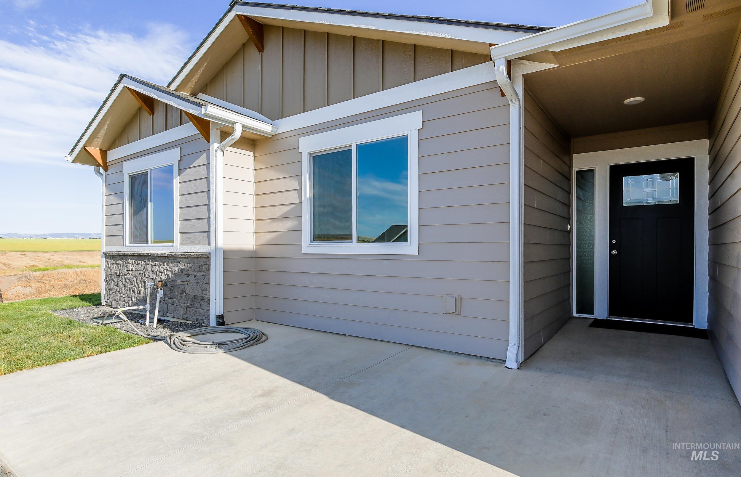 1736 Golden Hills Dr, Lewiston, Idaho 83501, 3 Bedrooms, 2 Bathrooms, Residential For Sale, Price $477,500, 98966542