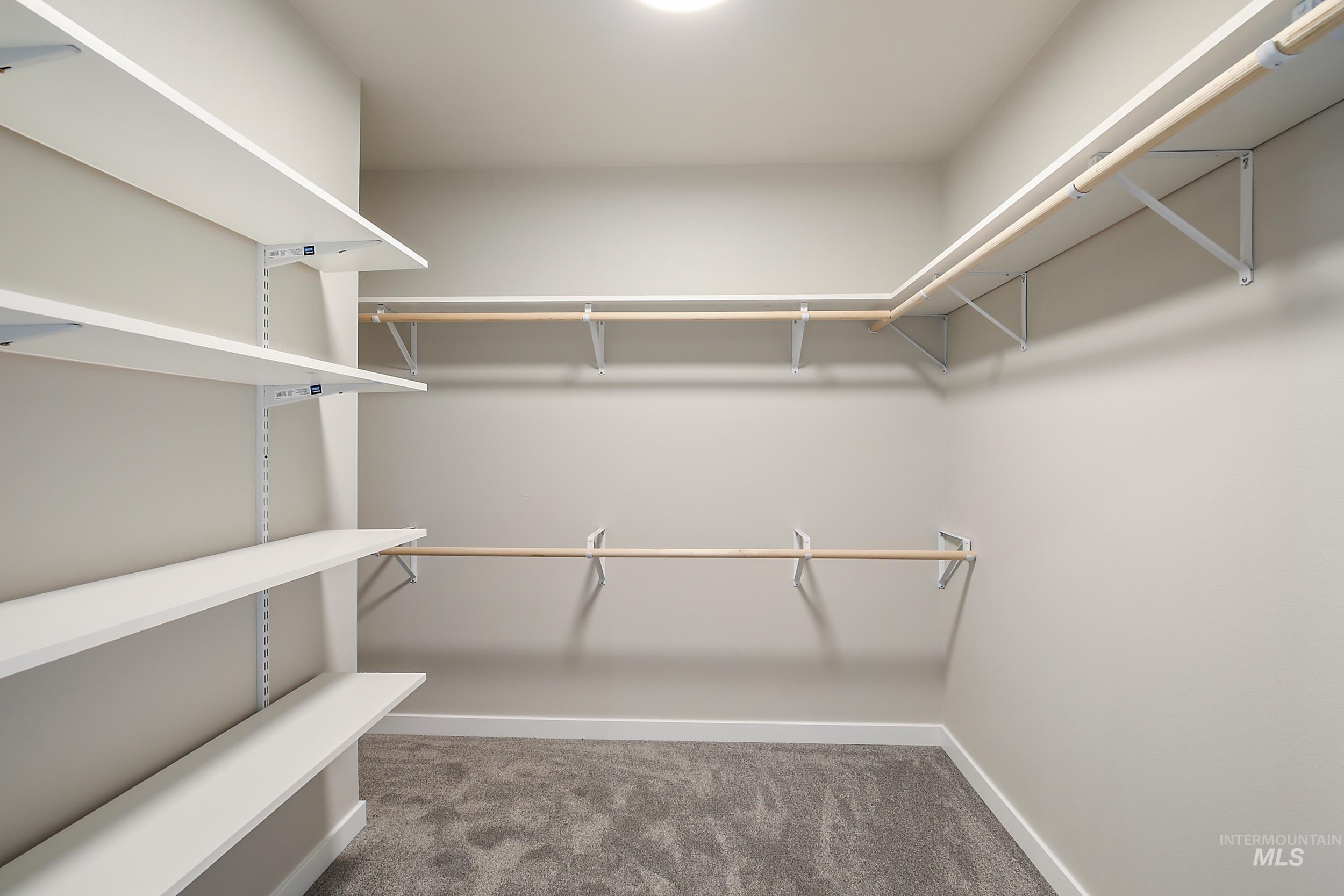 1736 Golden Hills Dr, Lewiston, Idaho 83501, 3 Bedrooms, 2 Bathrooms, Residential For Sale, Price $477,500, 98966542