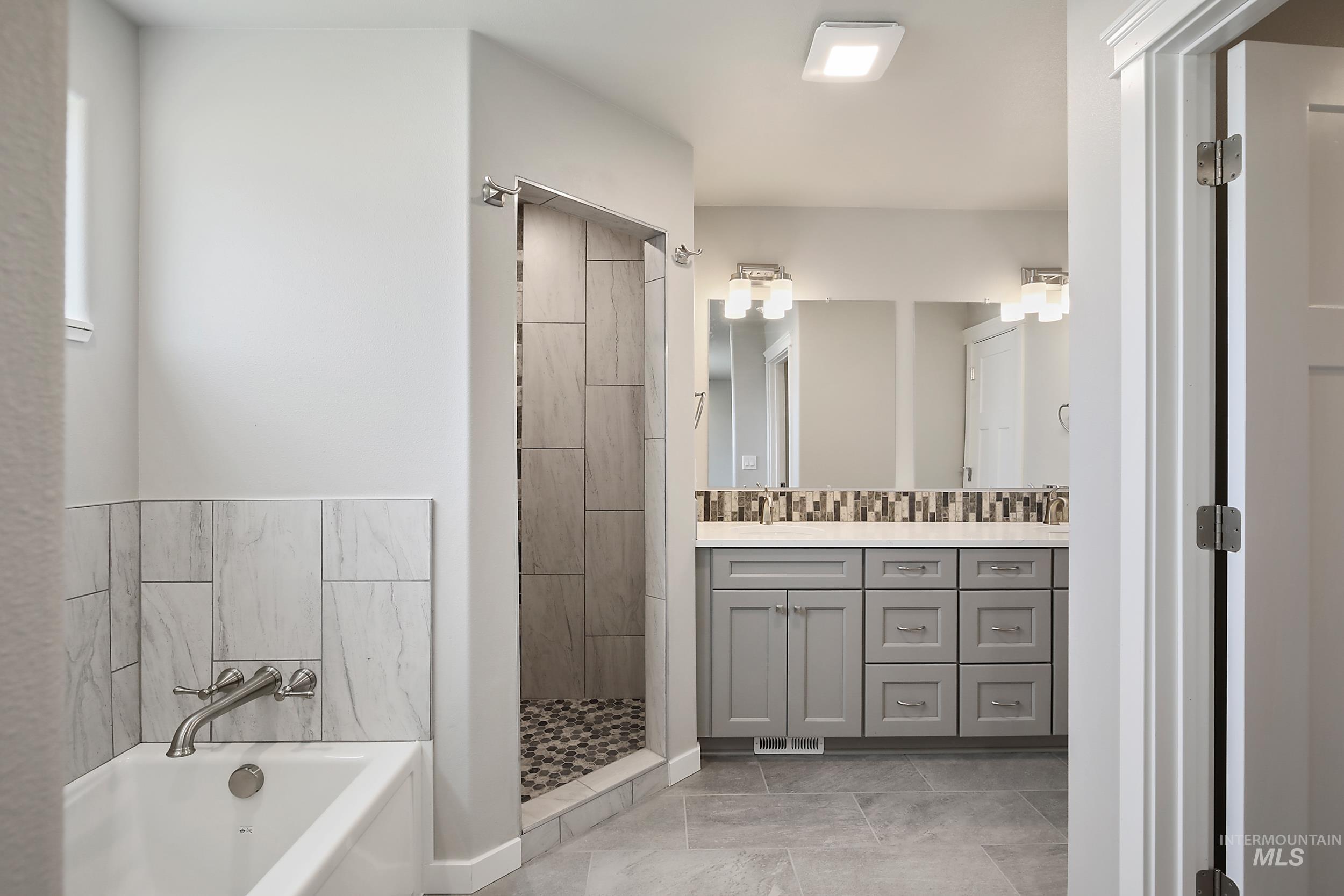 1736 Golden Hills Dr, Lewiston, Idaho 83501, 3 Bedrooms, 2 Bathrooms, Residential For Sale, Price $477,500, 98966542