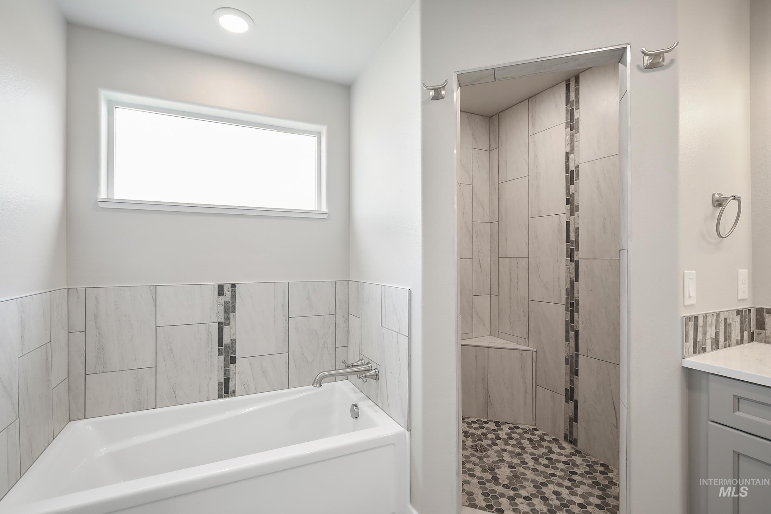 1736 Golden Hills Dr, Lewiston, Idaho 83501, 3 Bedrooms, 2 Bathrooms, Residential For Sale, Price $477,500, 98966542