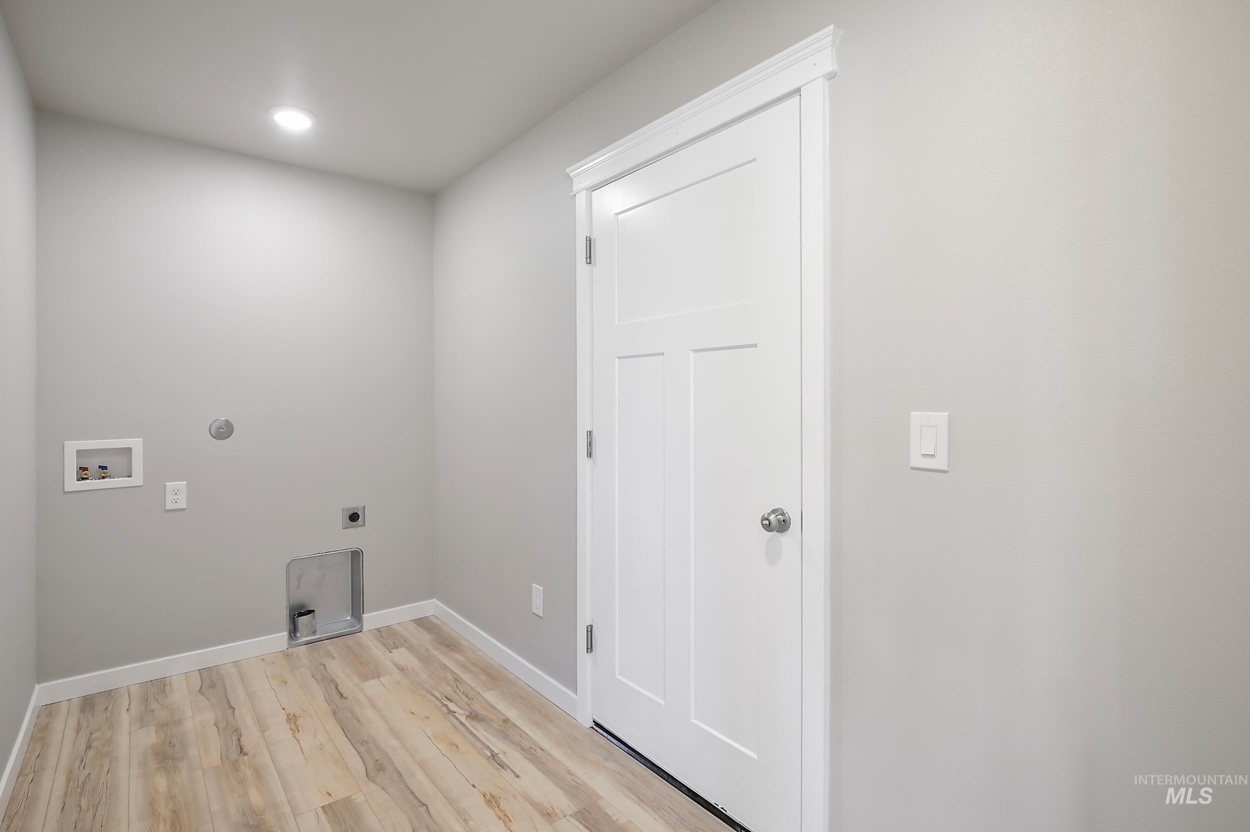 1736 Golden Hills Dr, Lewiston, Idaho 83501, 3 Bedrooms, 2 Bathrooms, Residential For Sale, Price $477,500, 98966542