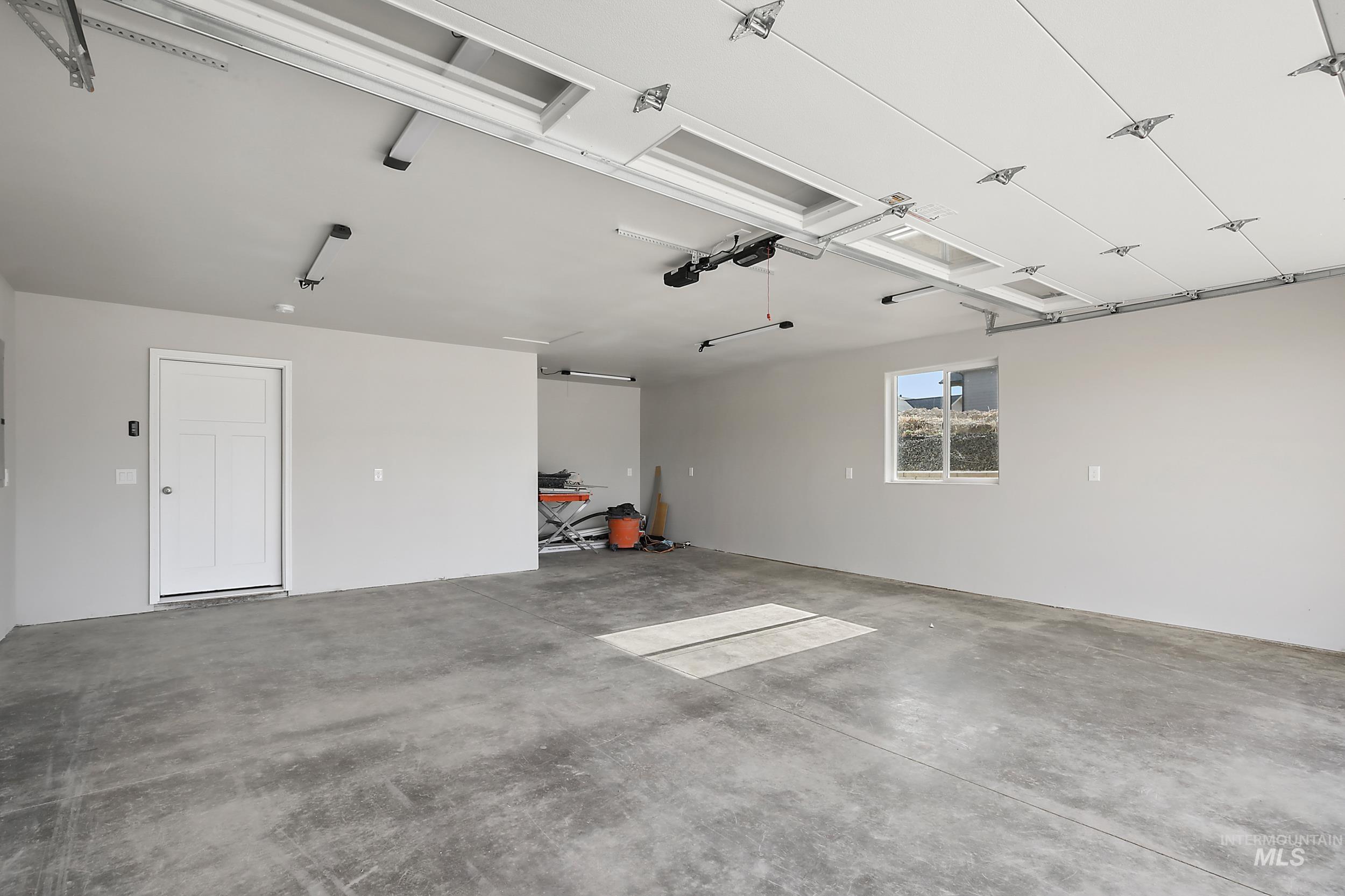 1736 Golden Hills Dr, Lewiston, Idaho 83501, 3 Bedrooms, 2 Bathrooms, Residential For Sale, Price $477,500, 98966542