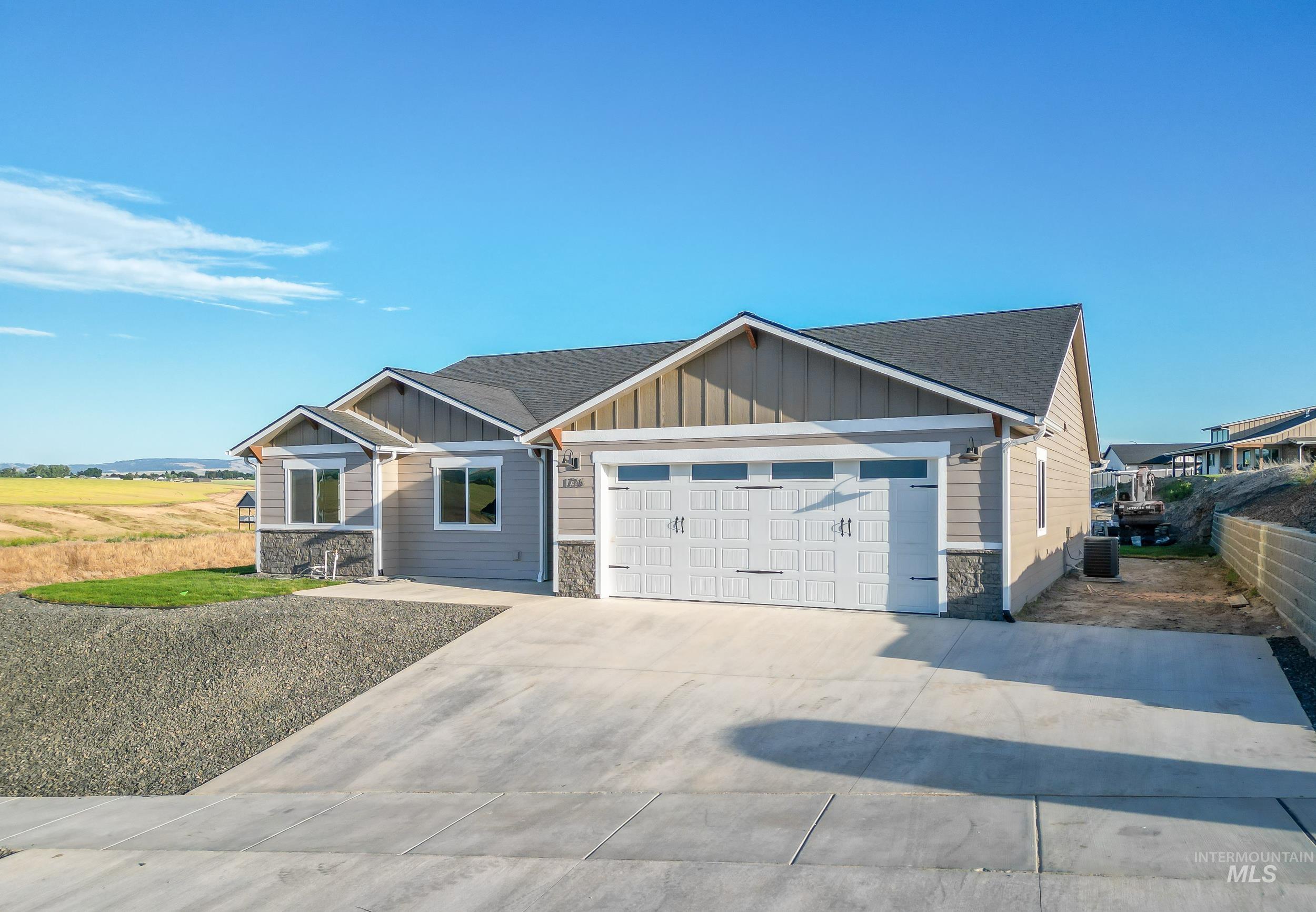 1736 Golden Hills Dr, Lewiston, Idaho 83501, 3 Bedrooms, 2 Bathrooms, Residential For Sale, Price $477,500, 98966542