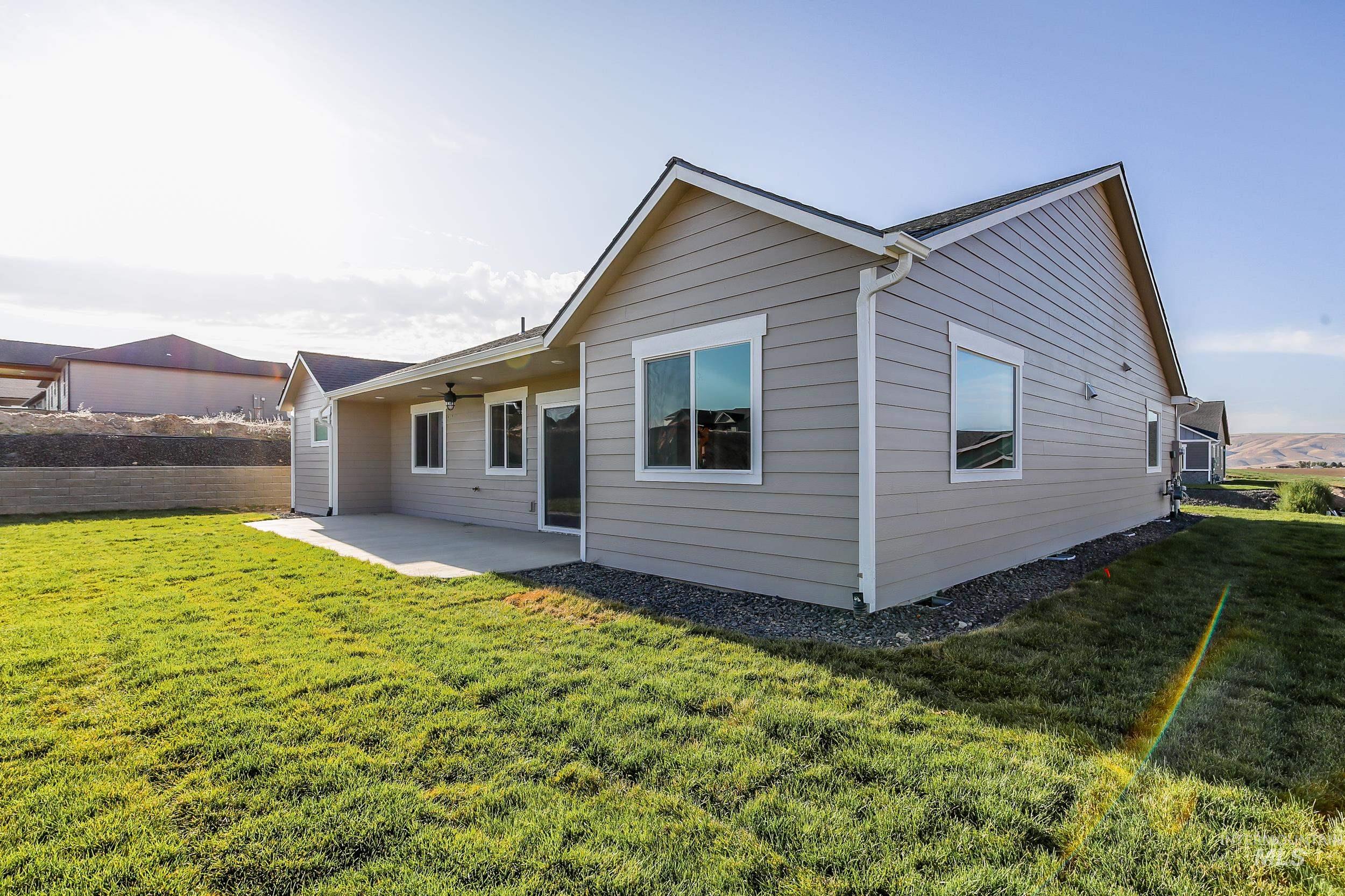 1736 Golden Hills Dr, Lewiston, Idaho 83501, 3 Bedrooms, 2 Bathrooms, Residential For Sale, Price $477,500, 98966542