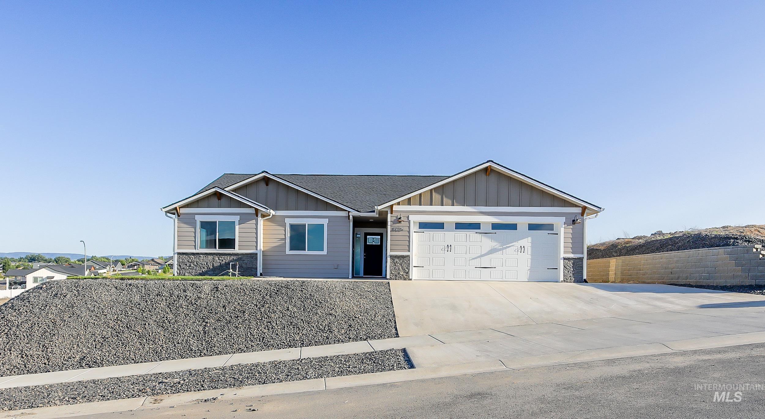 1736 Golden Hills Dr, Lewiston, Idaho 83501, 3 Bedrooms, 2 Bathrooms, Residential For Sale, Price $477,500, 98966542