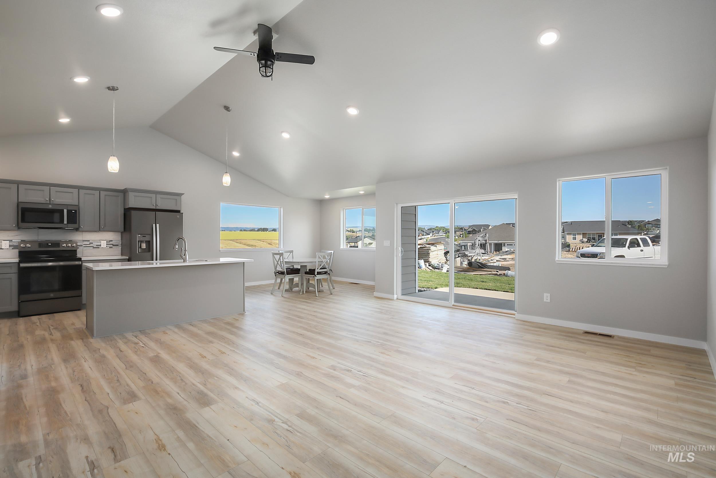 1736 Golden Hills Dr, Lewiston, Idaho 83501, 3 Bedrooms, 2 Bathrooms, Residential For Sale, Price $477,500, 98966542