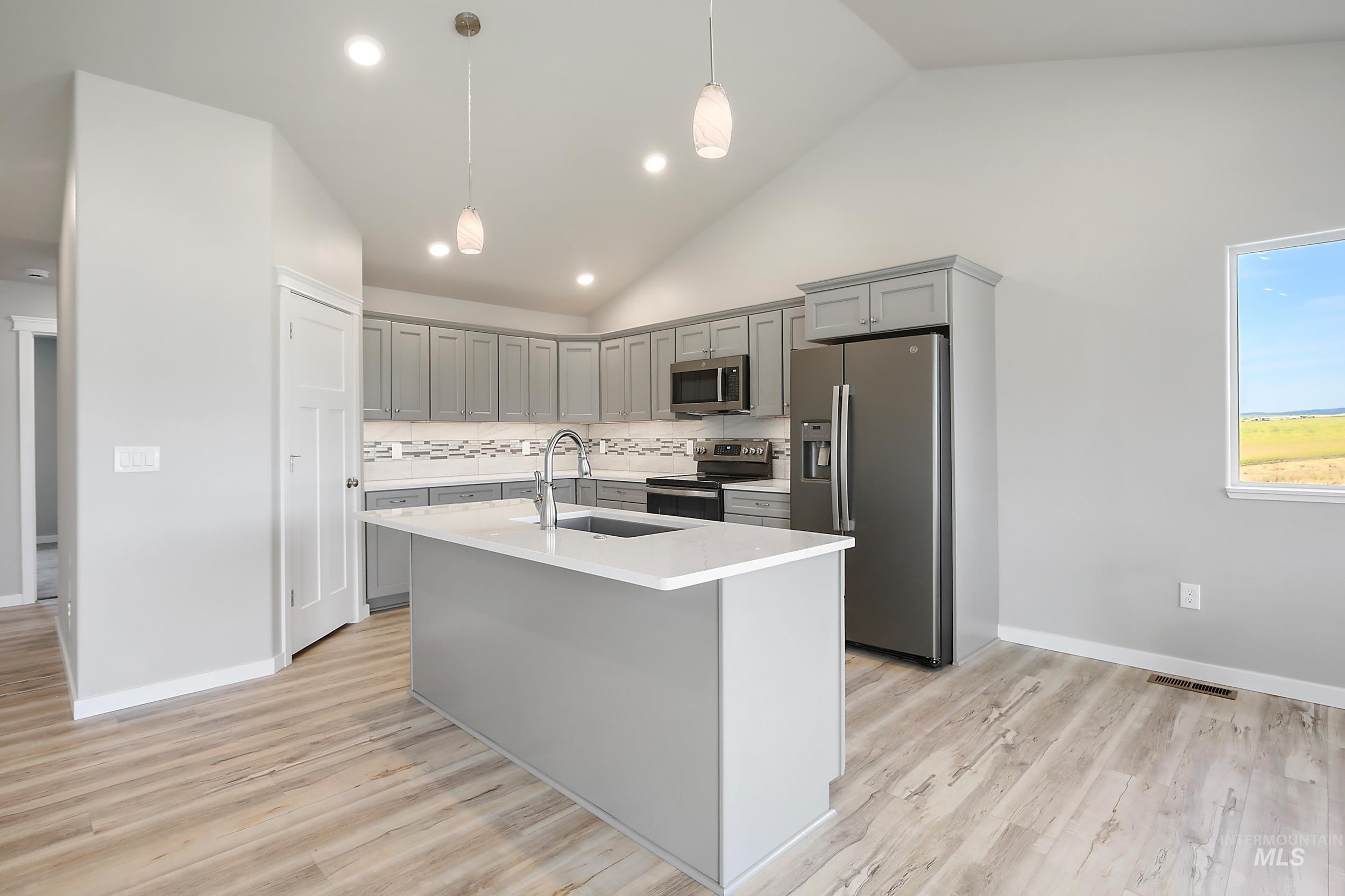 1736 Golden Hills Dr, Lewiston, Idaho 83501, 3 Bedrooms, 2 Bathrooms, Residential For Sale, Price $477,500, 98966542