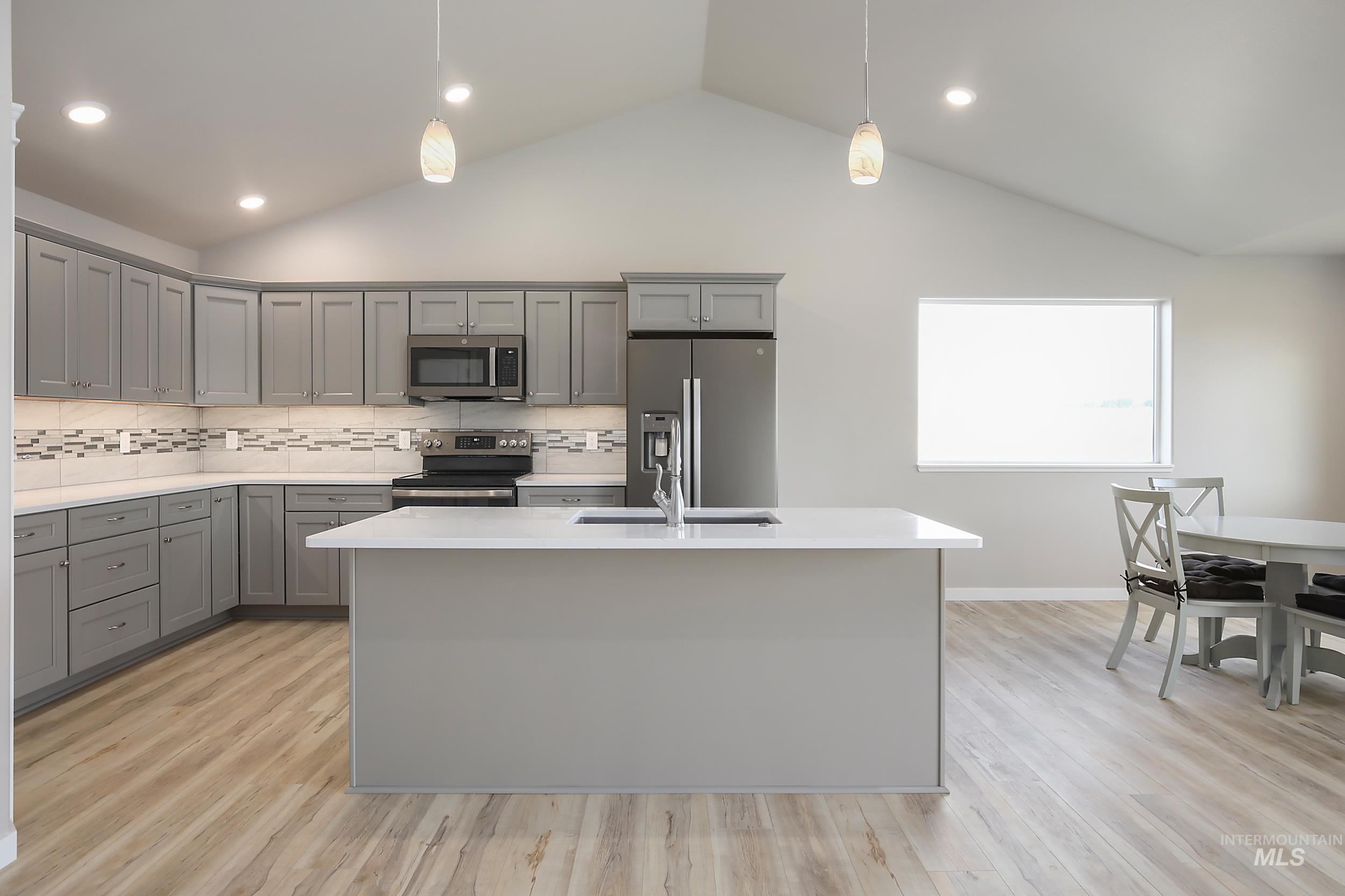 1736 Golden Hills Dr, Lewiston, Idaho 83501, 3 Bedrooms, 2 Bathrooms, Residential For Sale, Price $477,500, 98966542