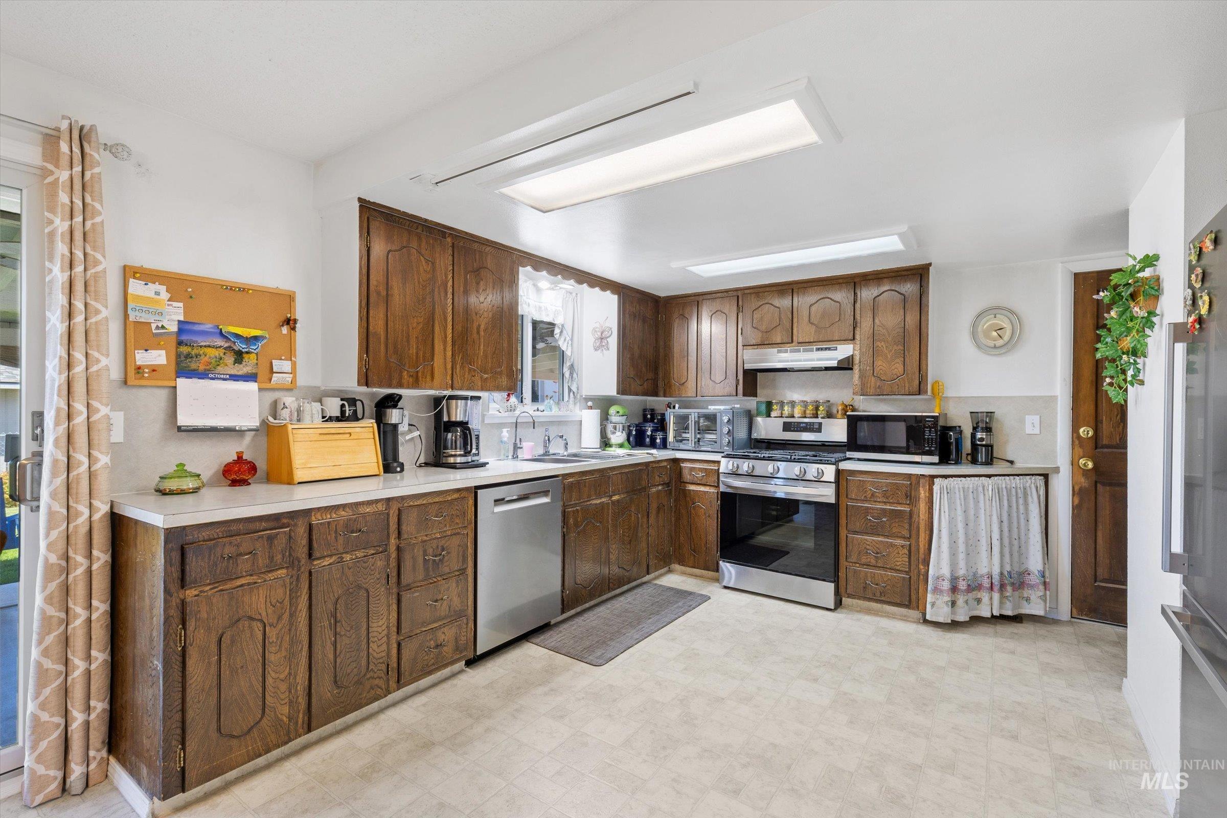 1222 Teton, Caldwell, Idaho 83605, 3 Bedrooms, 1 Bathroom, Residential For Sale, Price $380,000, 98966551