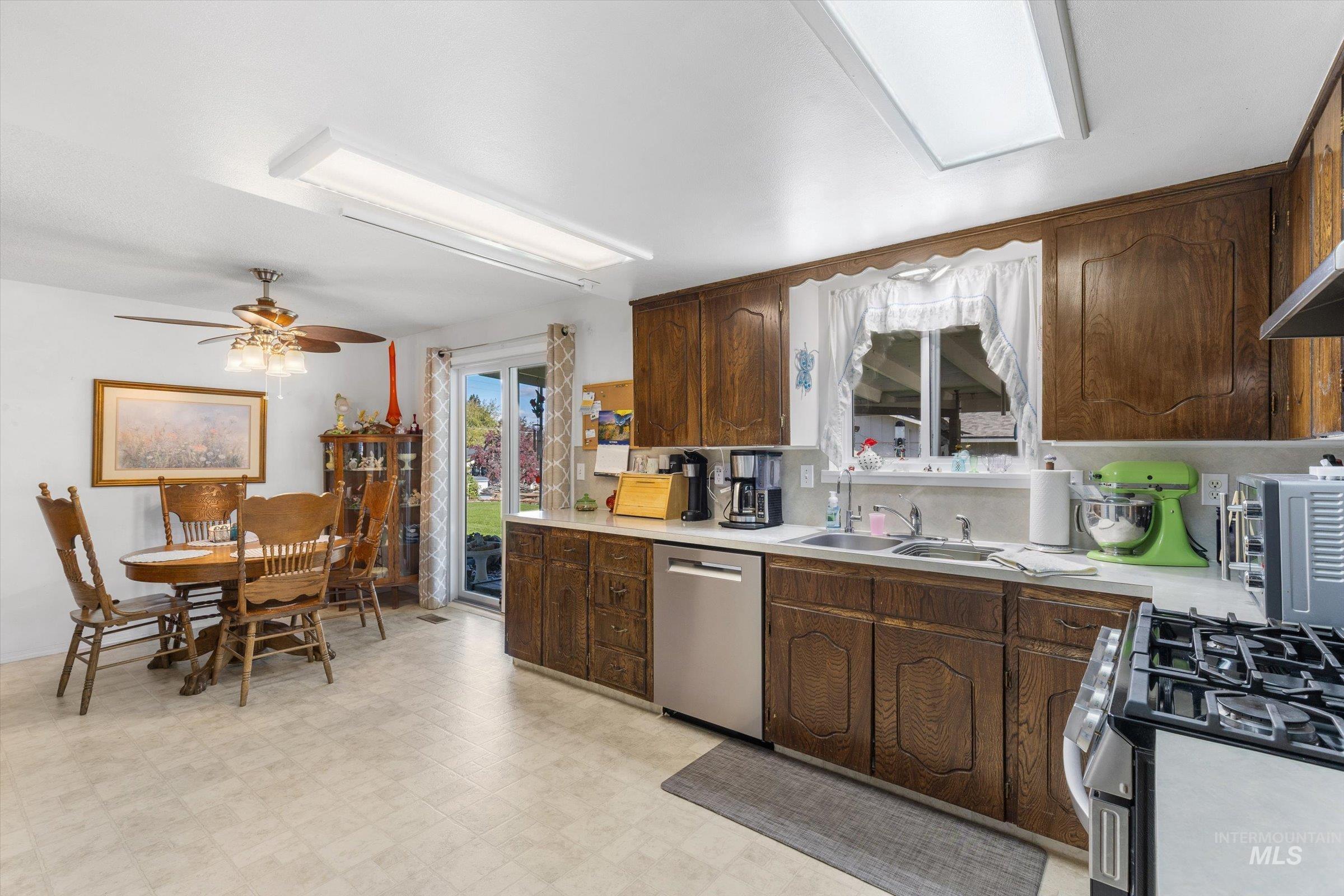 1222 Teton, Caldwell, Idaho 83605, 3 Bedrooms, 1 Bathroom, Residential For Sale, Price $380,000, 98966551