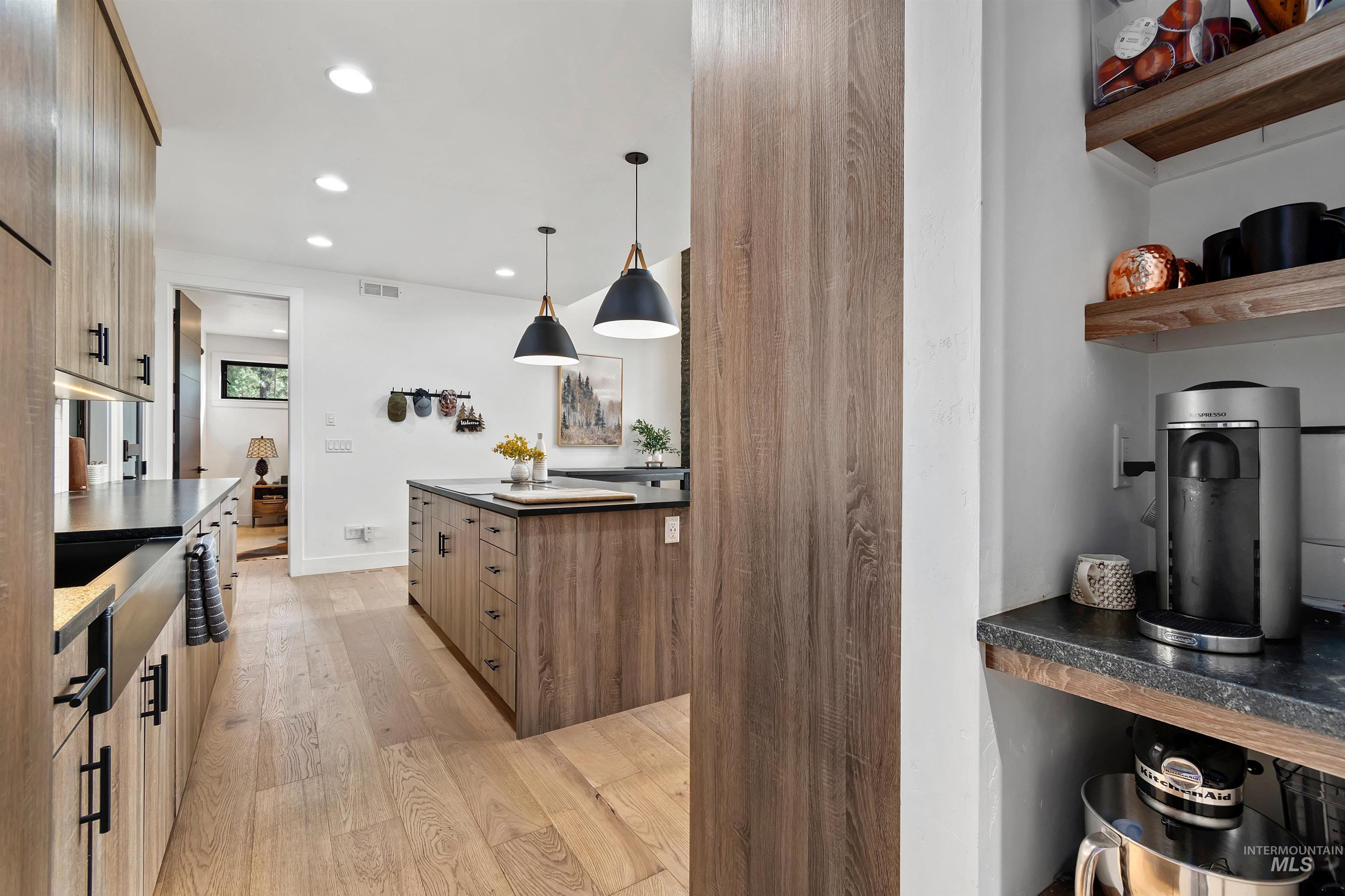 13322 Vili Rd, McCall, Idaho 83638, 3 Bedrooms, 3 Bathrooms, Residential For Sale, Price $1,250,000, 98966552