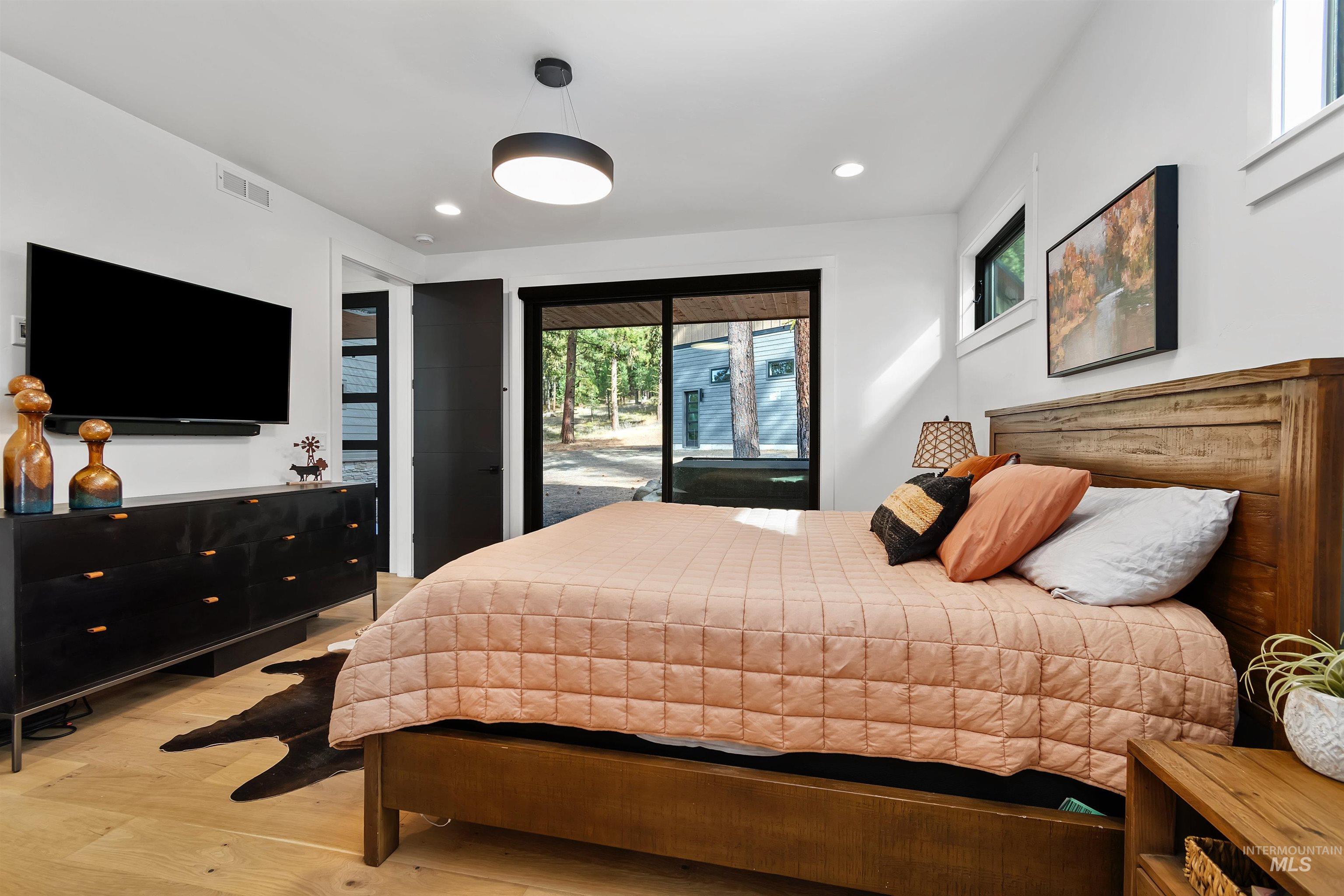 13322 Vili Rd, McCall, Idaho 83638, 3 Bedrooms, 3 Bathrooms, Residential For Sale, Price $1,250,000, 98966552