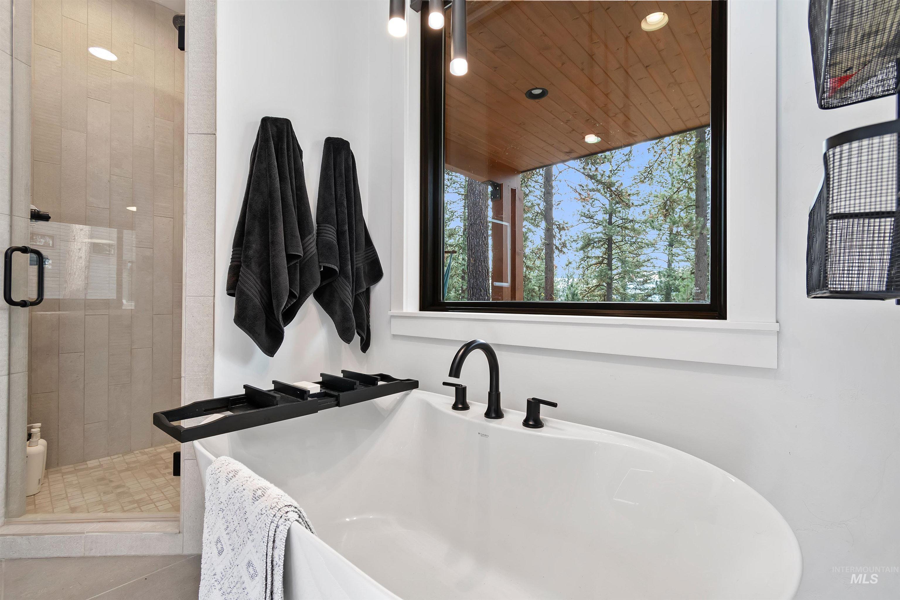 13322 Vili Rd, McCall, Idaho 83638, 3 Bedrooms, 3 Bathrooms, Residential For Sale, Price $1,250,000, 98966552