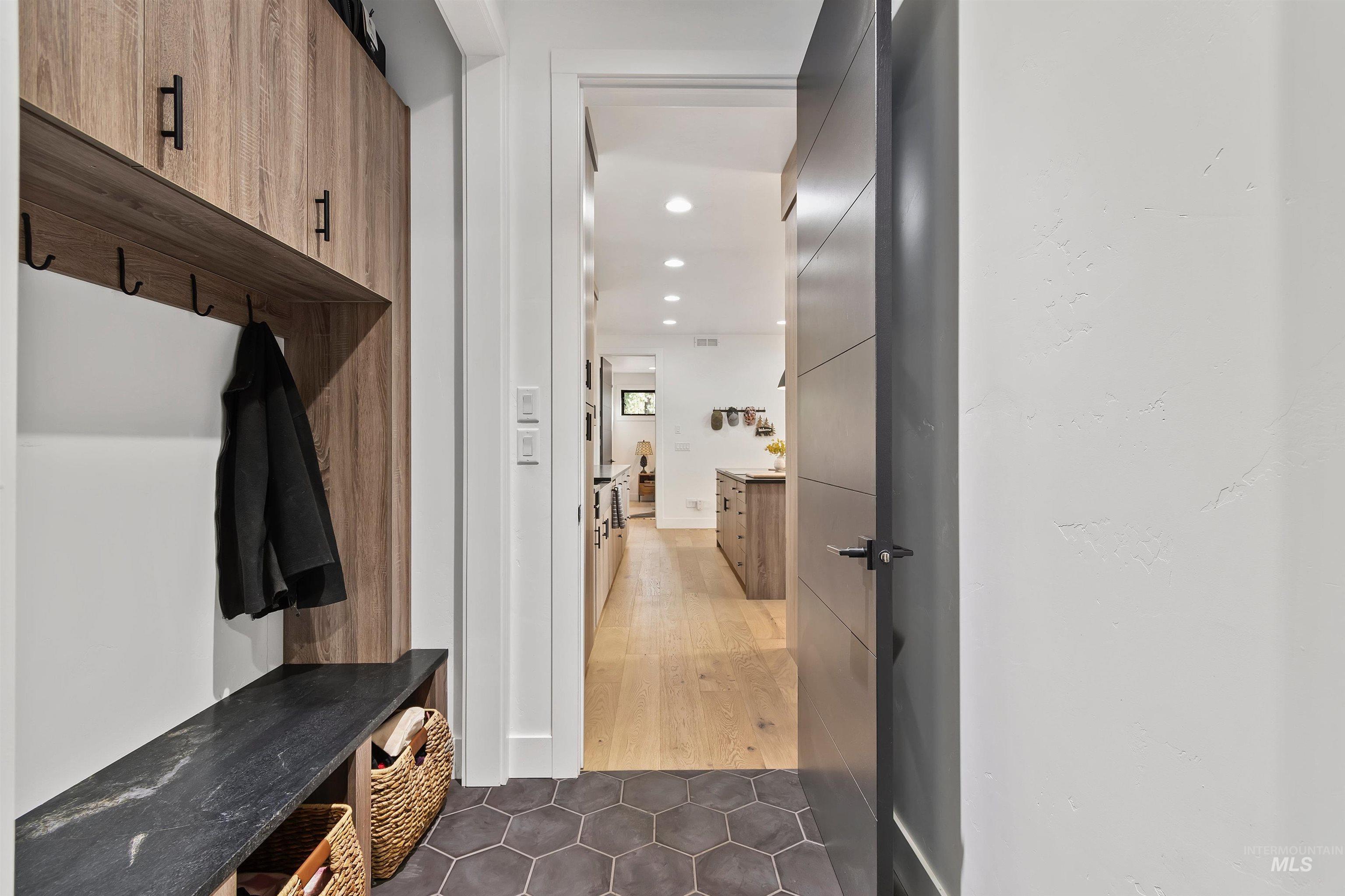 13322 Vili Rd, McCall, Idaho 83638, 3 Bedrooms, 3 Bathrooms, Residential For Sale, Price $1,250,000, 98966552