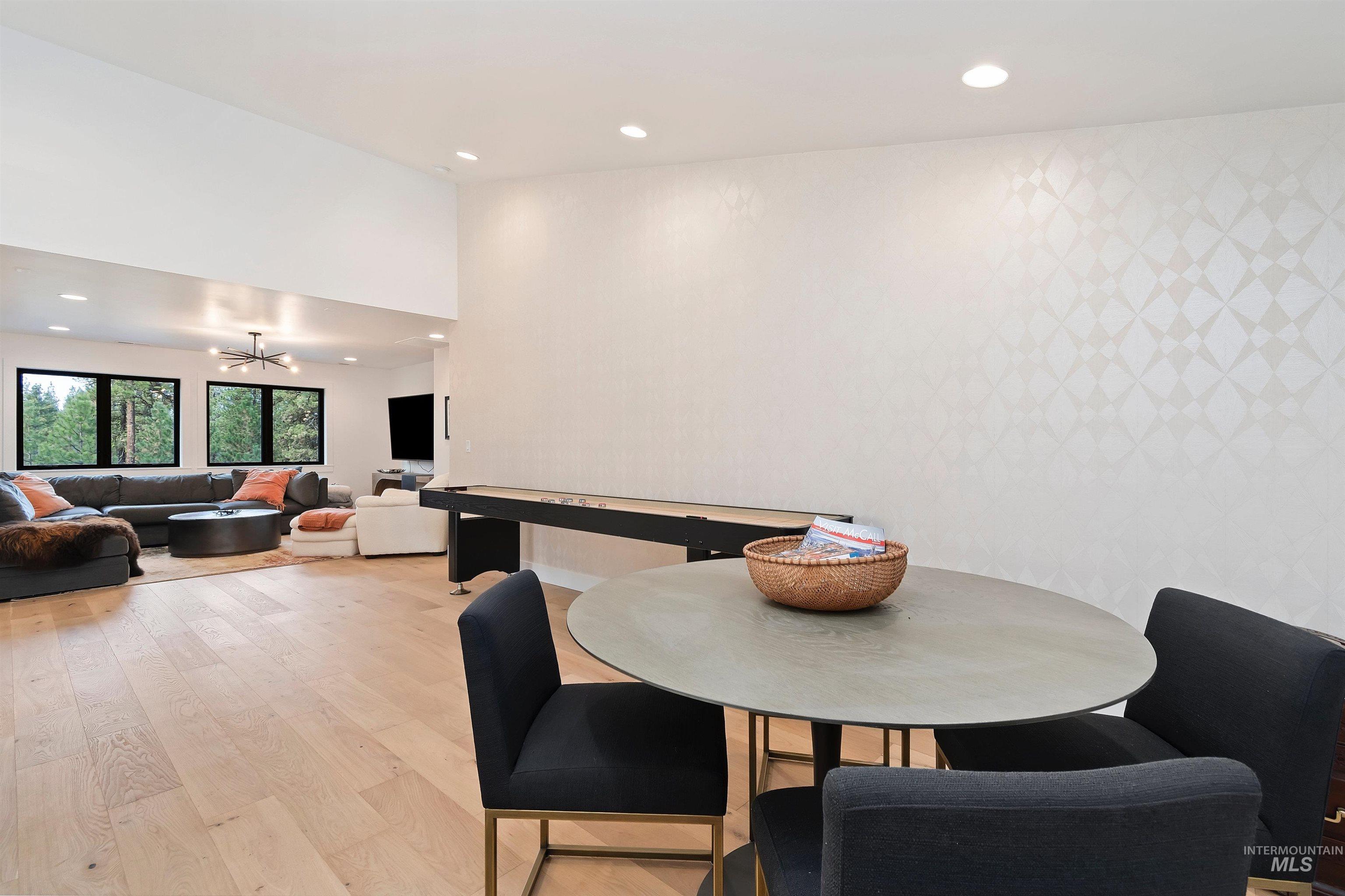 13322 Vili Rd, McCall, Idaho 83638, 3 Bedrooms, 3 Bathrooms, Residential For Sale, Price $1,250,000, 98966552