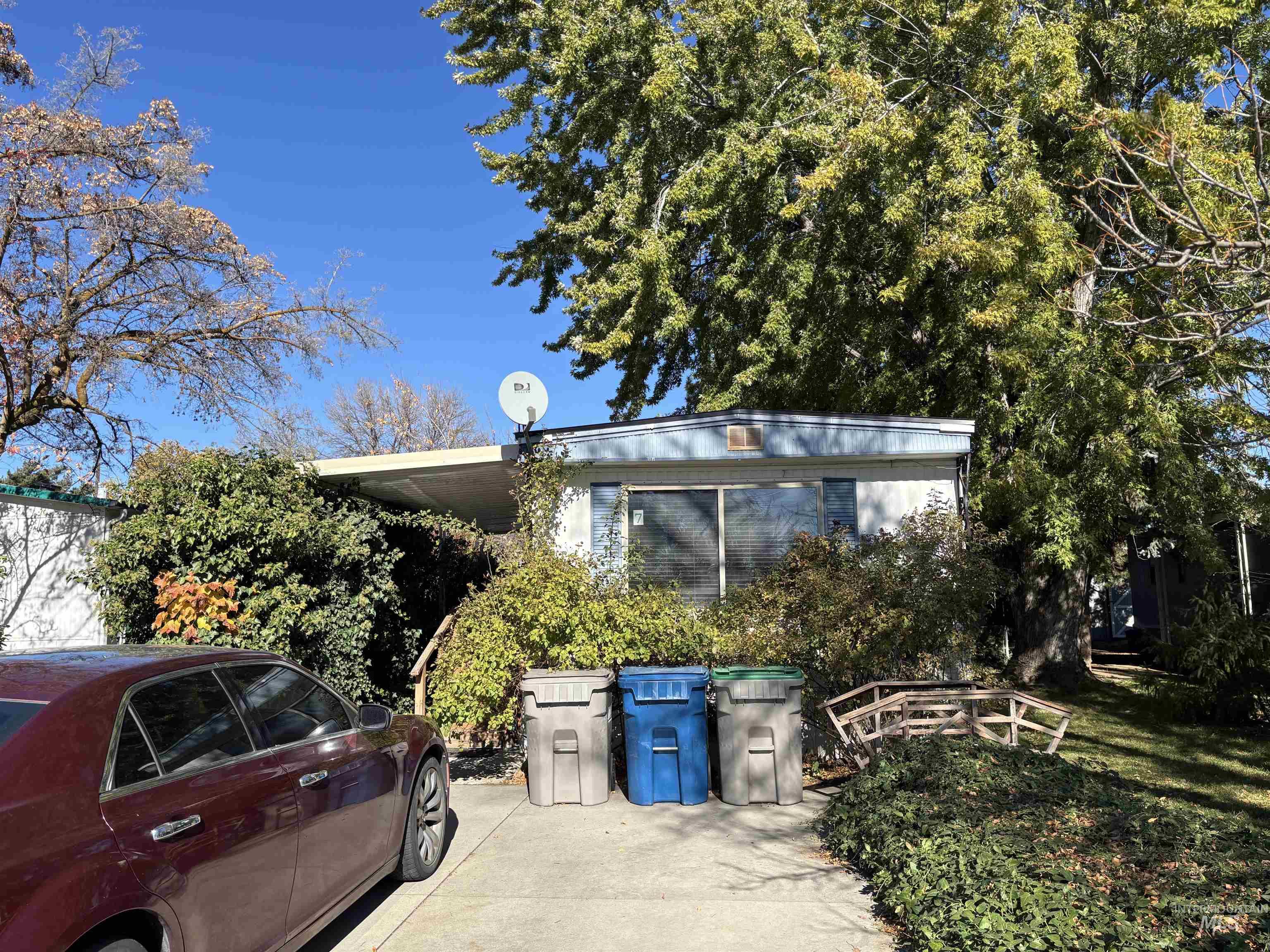 View of front facade featuring a carport