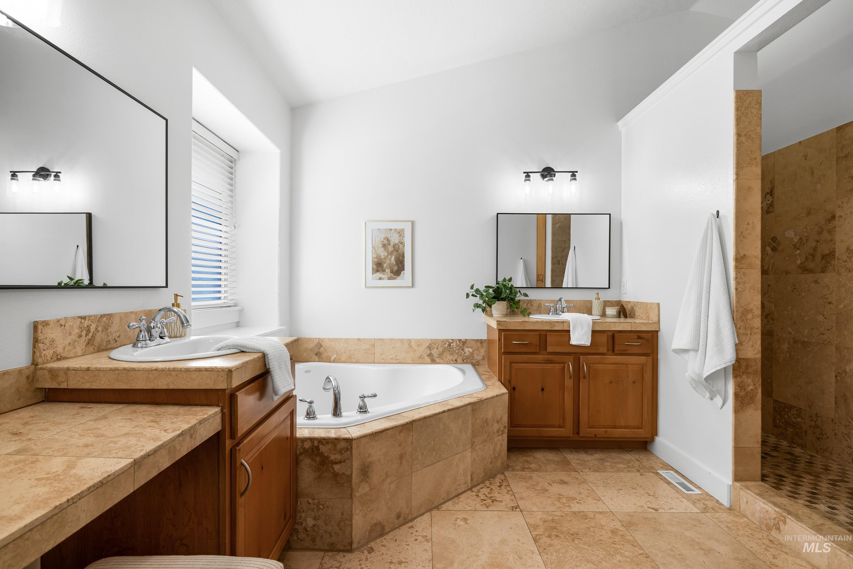 4846 N Arrow Villa Way, Boise, Idaho 83703, 3 Bedrooms, 2 Bathrooms, Residential For Sale, Price $889,000, 98966567