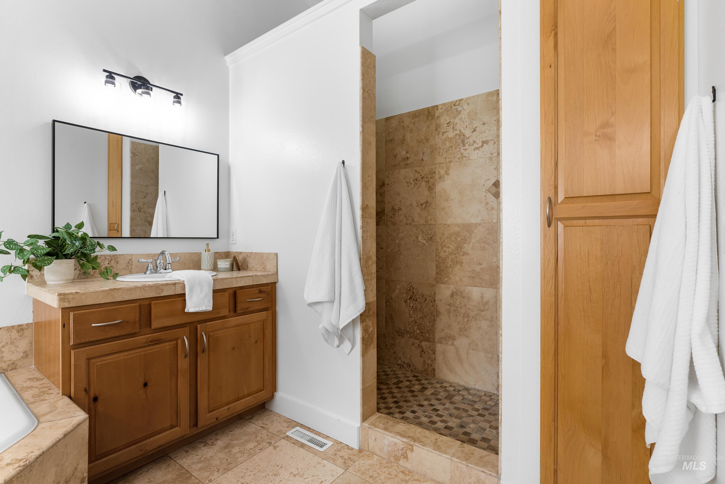 4846 N Arrow Villa Way, Boise, Idaho 83703, 3 Bedrooms, 2 Bathrooms, Residential For Sale, Price $889,000, 98966567