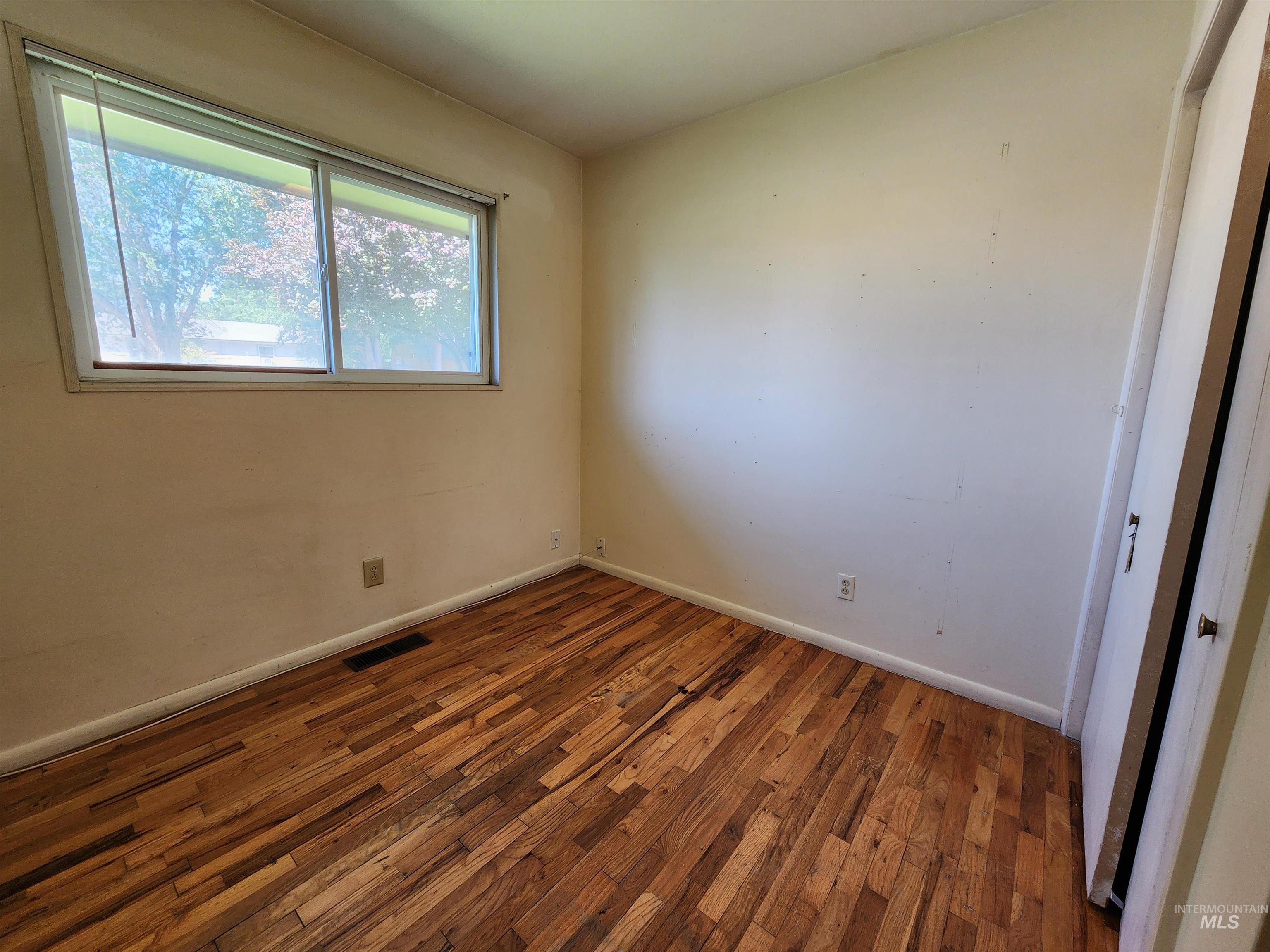 1540 N 10th E, Mountain Home, Idaho 83647-1826, 3 Bedrooms, 1 Bathroom, Residential For Sale, Price $240,000, 98966576