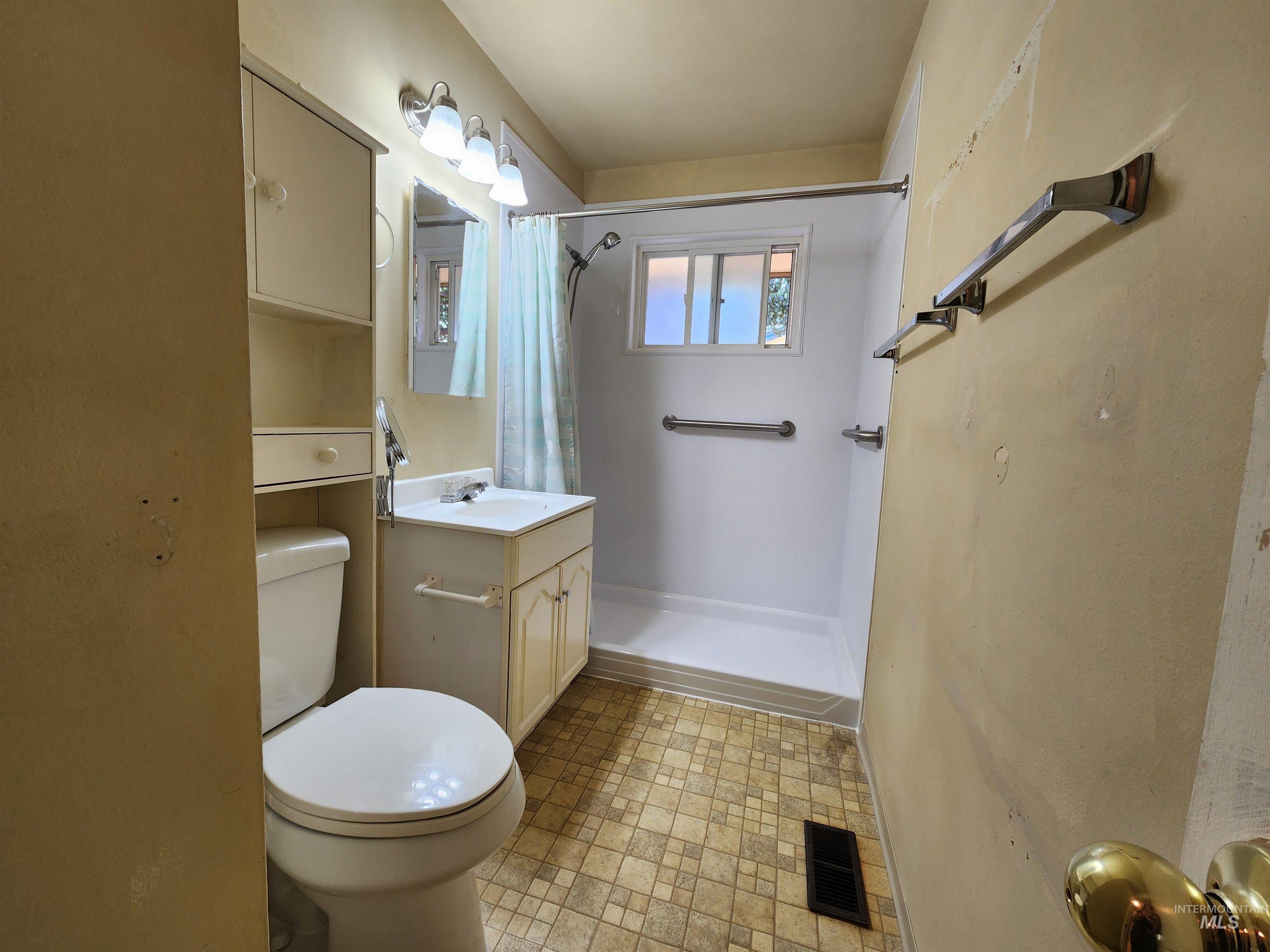 1540 N 10th E, Mountain Home, Idaho 83647-1826, 3 Bedrooms, 1 Bathroom, Residential For Sale, Price $240,000, 98966576