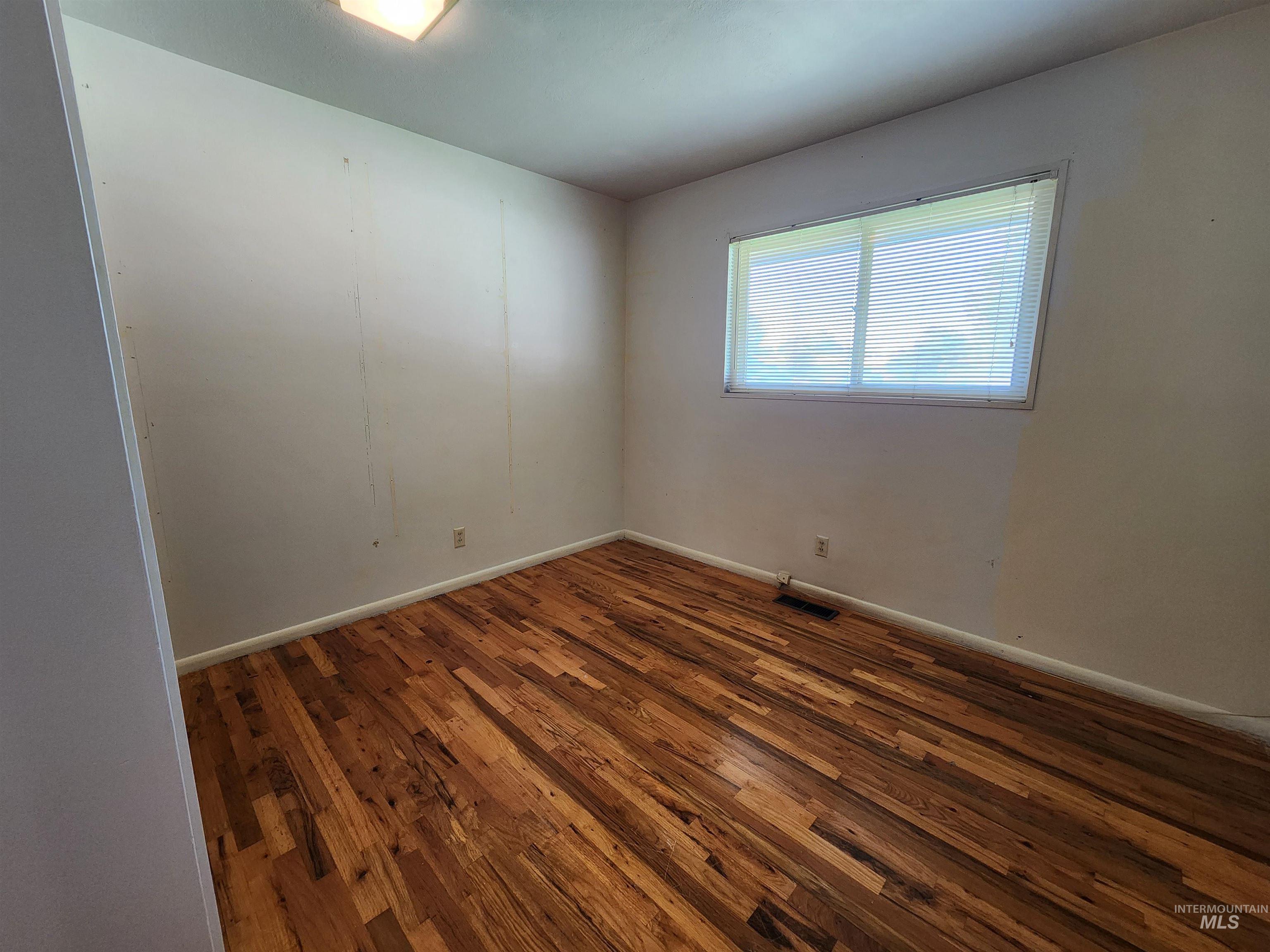 1540 N 10th E, Mountain Home, Idaho 83647-1826, 3 Bedrooms, 1 Bathroom, Residential For Sale, Price $240,000, 98966576