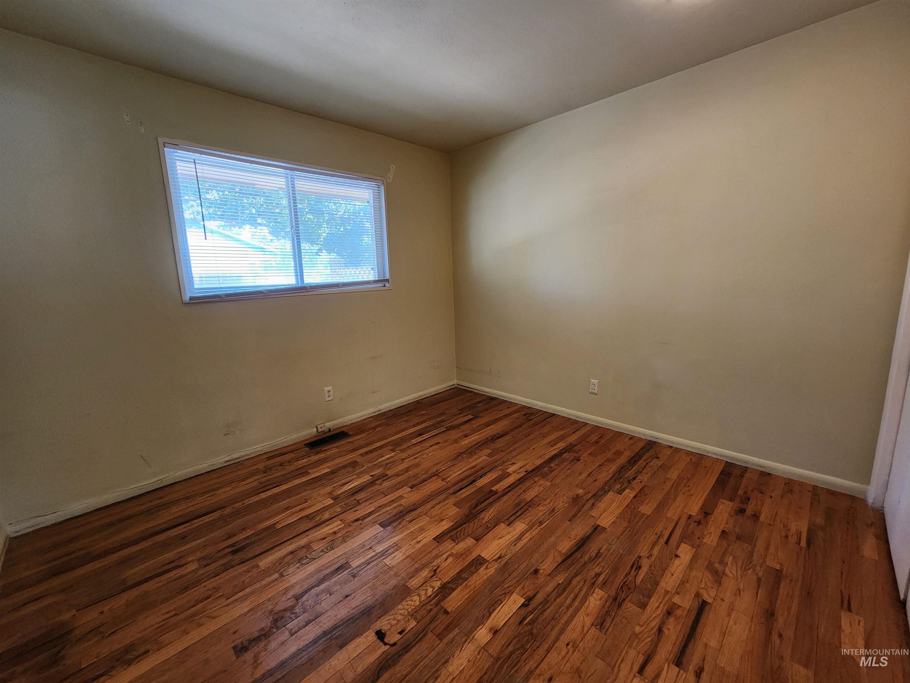 1540 N 10th E, Mountain Home, Idaho 83647-1826, 3 Bedrooms, 1 Bathroom, Residential For Sale, Price $240,000, 98966576