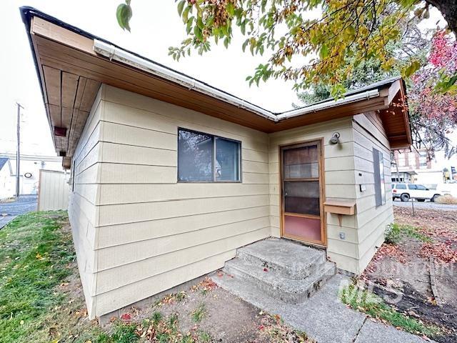 117 N Jackson St, Moscow, Idaho 83843, 2 Bedrooms, 1 Bathroom, Residential For Sale, Price $315,000, 98966586