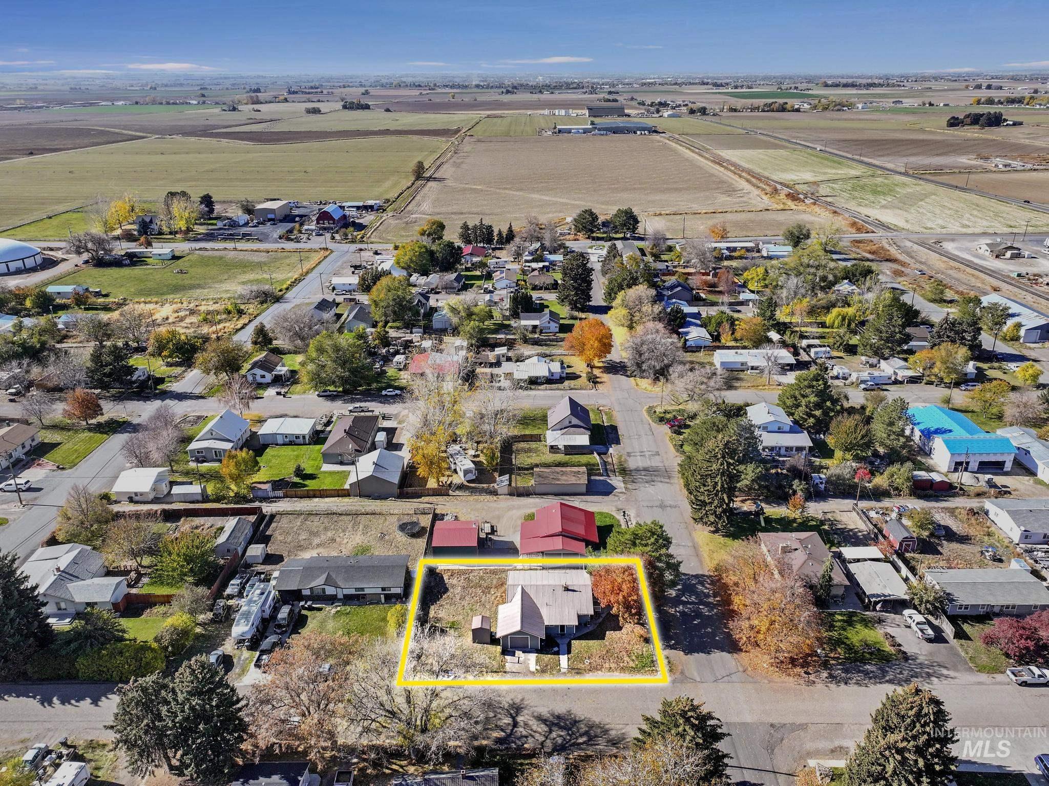 Aerial view of residential area featuring property boundaries highlighted