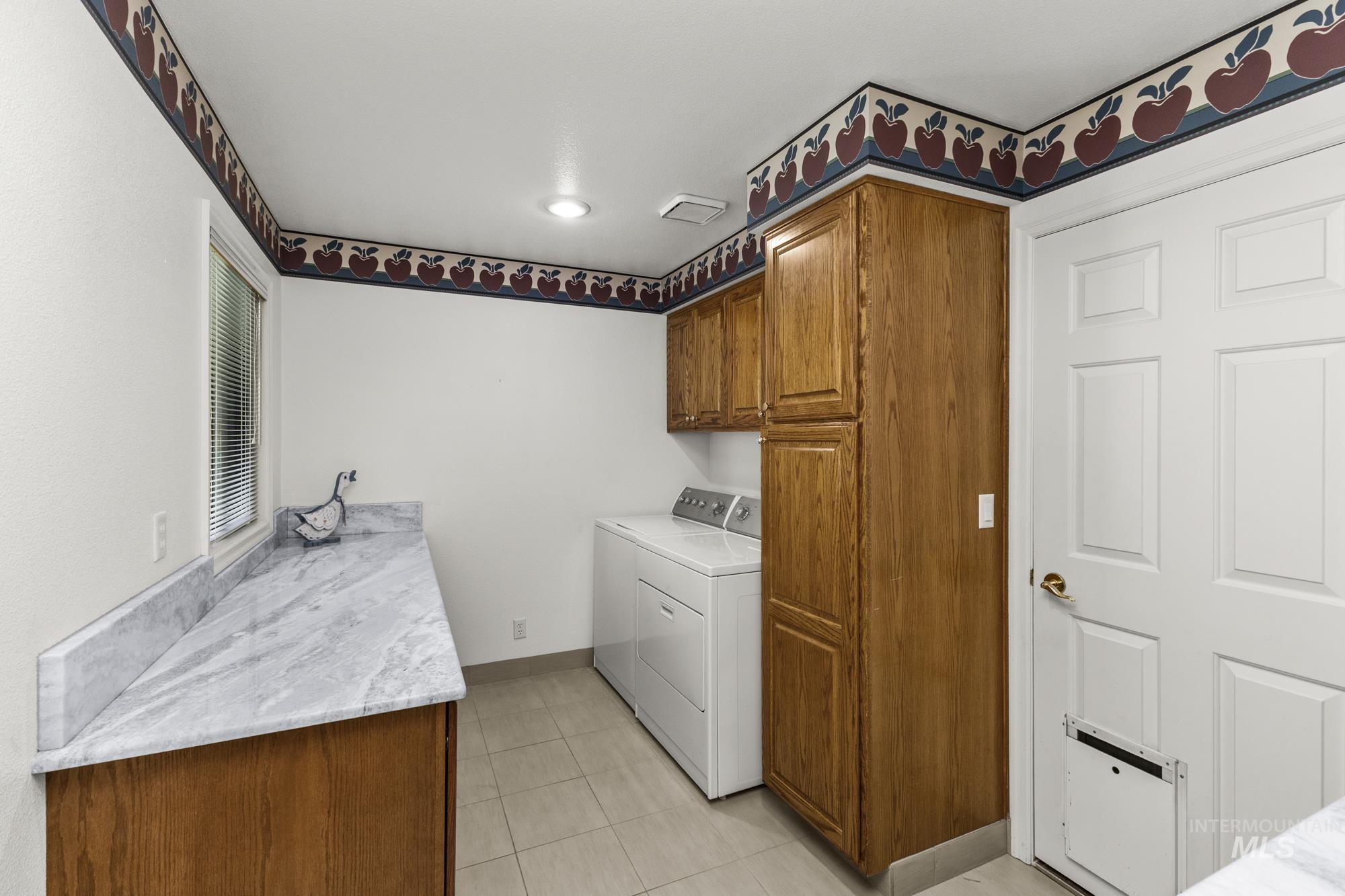 8550 W. Brookview Drive, Boise, Idaho 83709, 4 Bedrooms, 3 Bathrooms, Residential For Sale, Price $769,900, 98966631