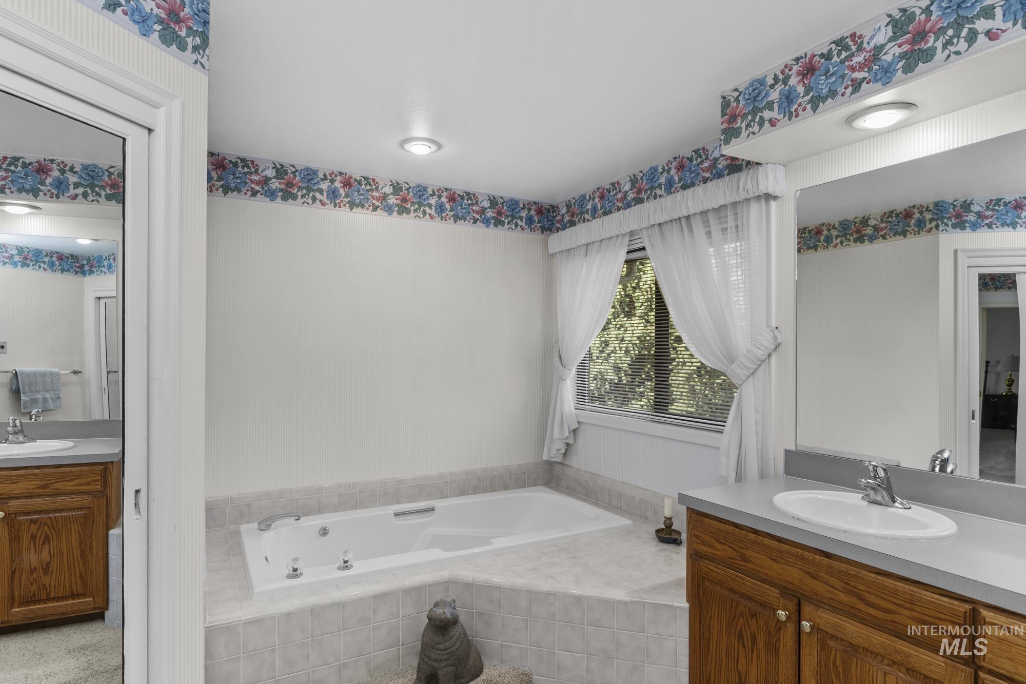 8550 W. Brookview Drive, Boise, Idaho 83709, 4 Bedrooms, 3 Bathrooms, Residential For Sale, Price $769,900, 98966631