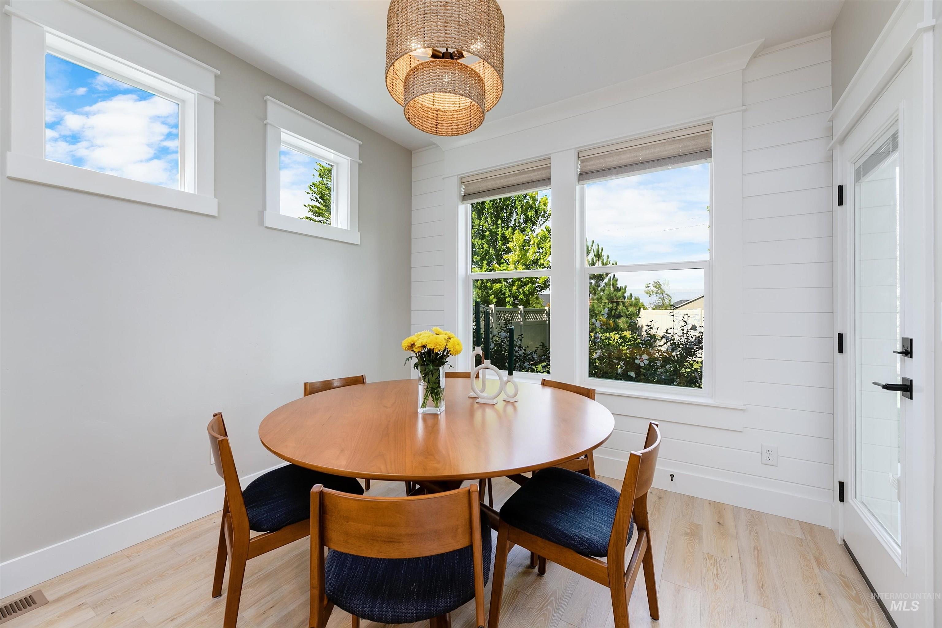 5463 N Exeter Way, Meridian, Idaho 83646, 5 Bedrooms, 2.5 Bathrooms, Residential For Sale, Price $770,000, 98966640