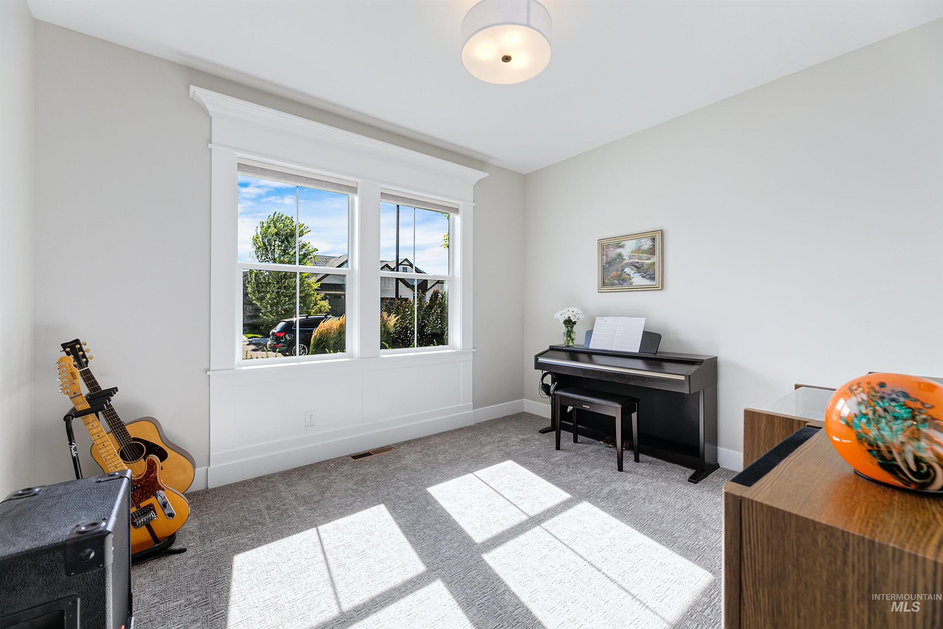 Downstairs bedroom that can also be used as an office and more.