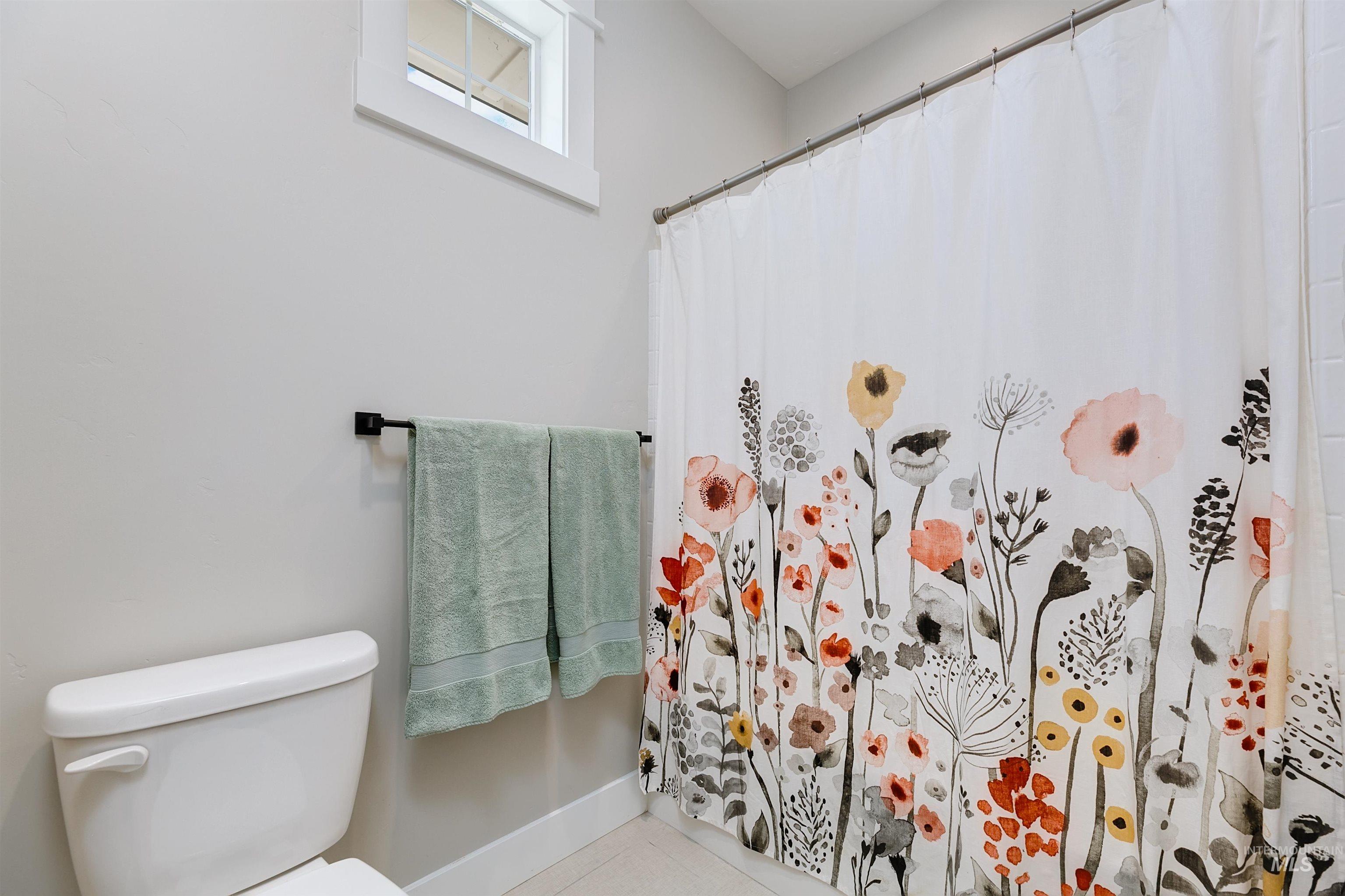 5463 N Exeter Way, Meridian, Idaho 83646, 5 Bedrooms, 2.5 Bathrooms, Residential For Sale, Price $770,000, 98966640