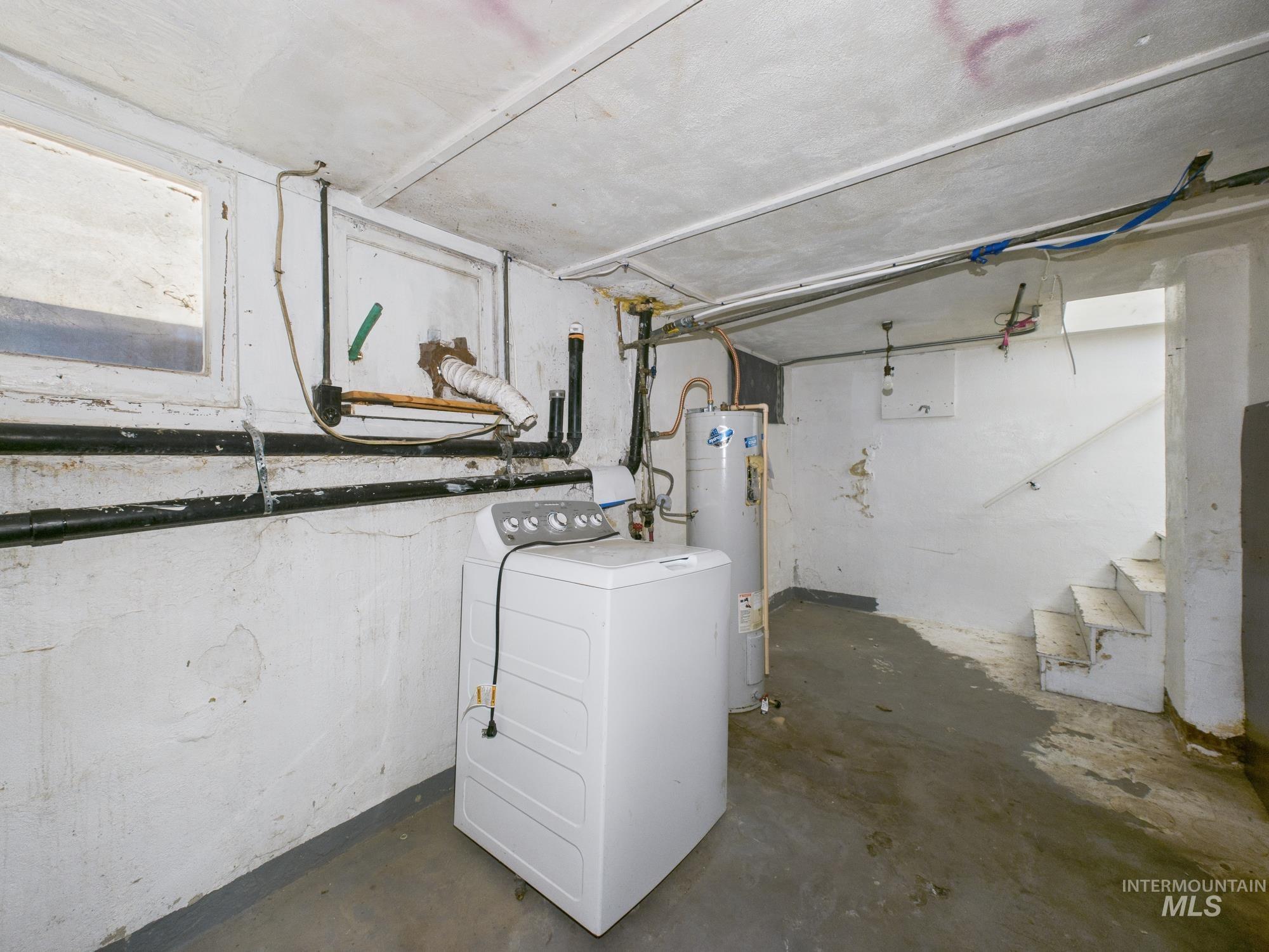 Unfinished below grade area with washer / dryer and water heater