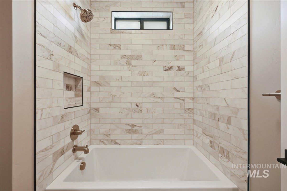 6862 E Chicken Hawk Loop, Nampa, Idaho 83686, 4 Bedrooms, 3.5 Bathrooms, Residential For Sale, Price $989,900, 98966657