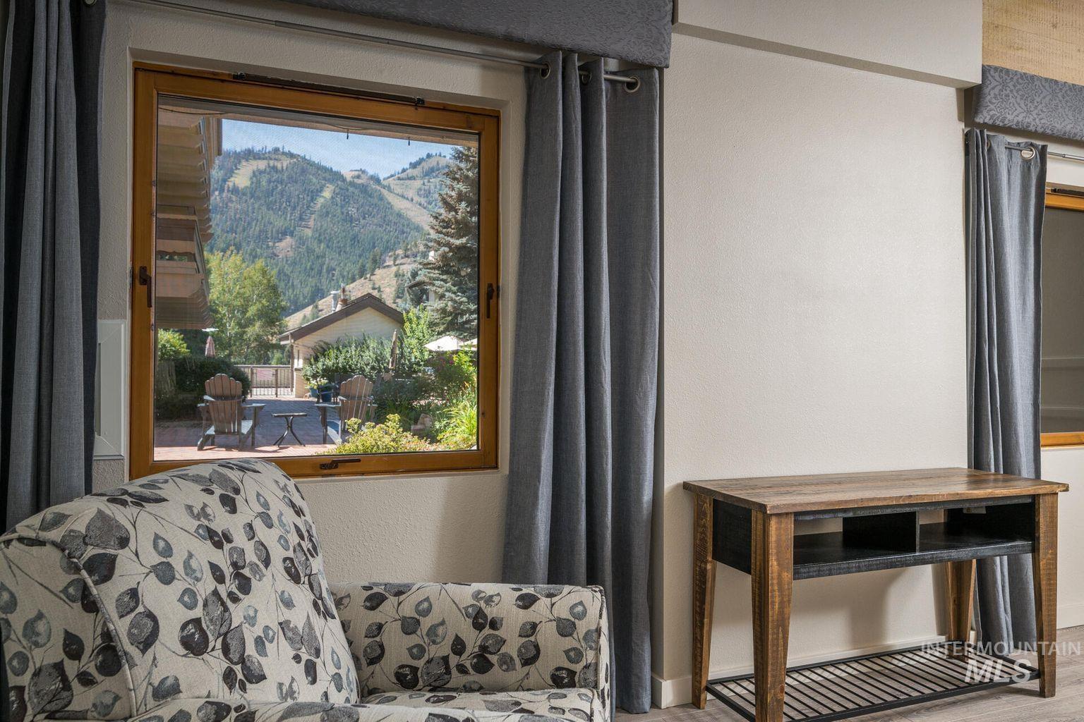 Living area featuring a mountain view and wood finished floors