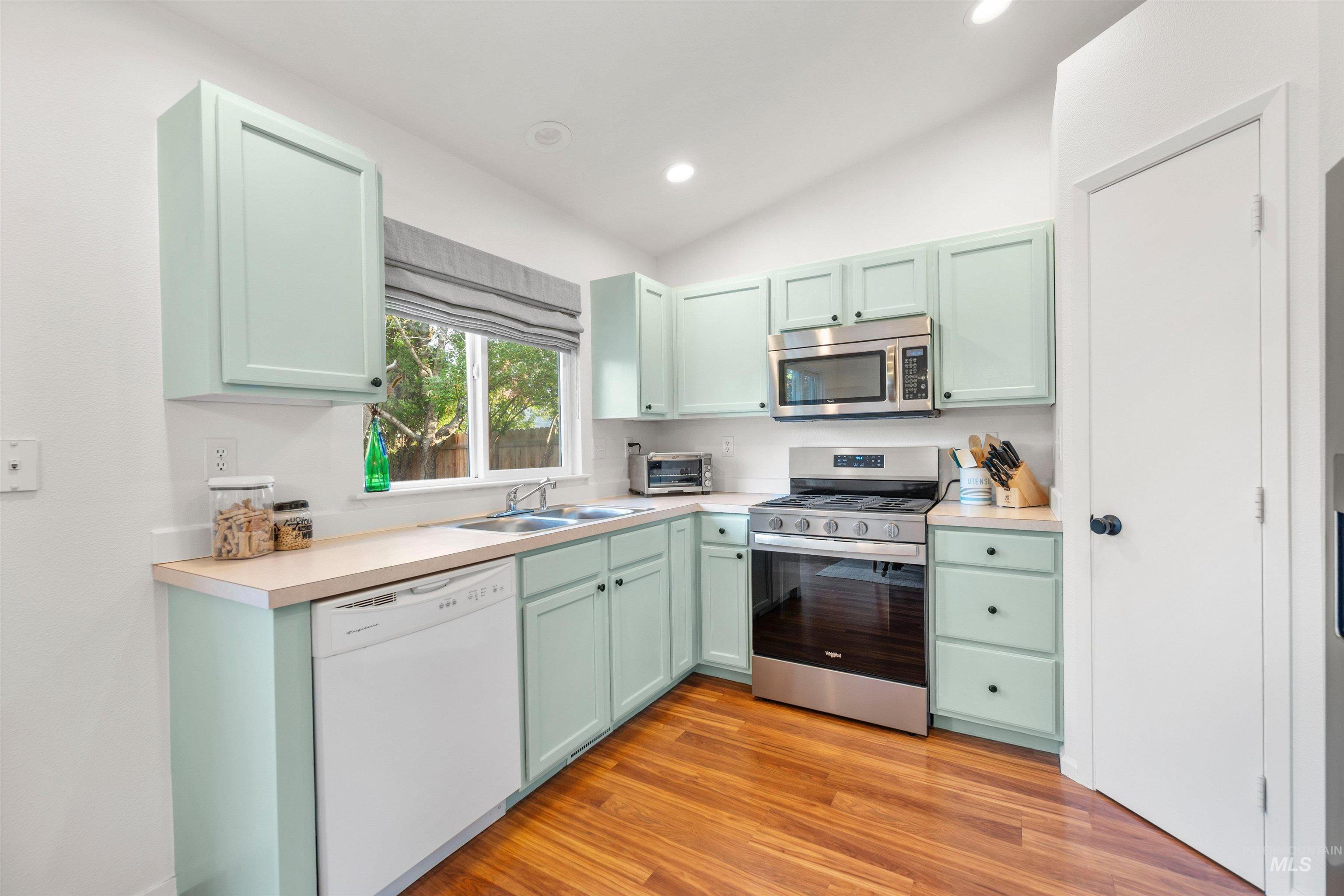 6248 N Prescott Avenue, Boise, Idaho 83714, 3 Bedrooms, 2 Bathrooms, Residential For Sale, Price $449,000, 98966679