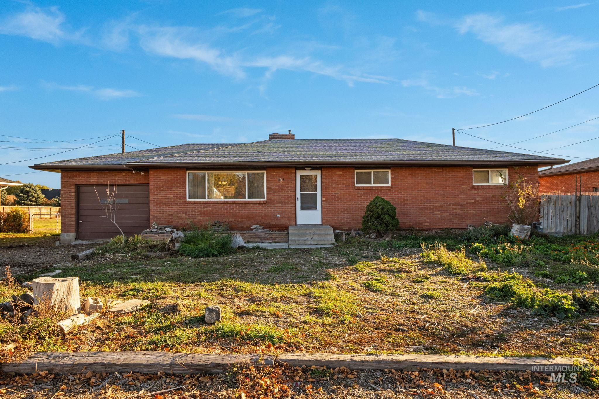 1069 W Filer Ave, Twin Falls, Idaho 83301, 3 Bedrooms, 3 Bathrooms, Residential For Sale, Price $20,000, 98966684