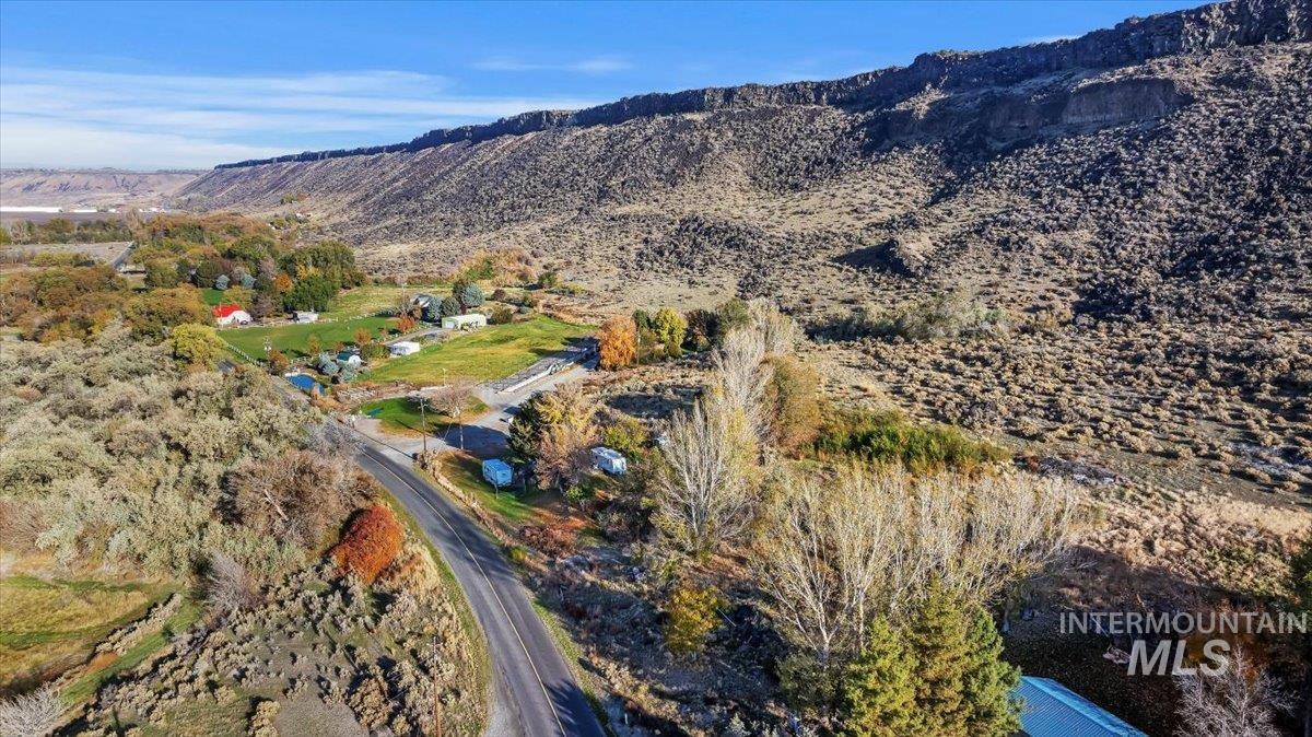 Aerial view of property's location with mountains