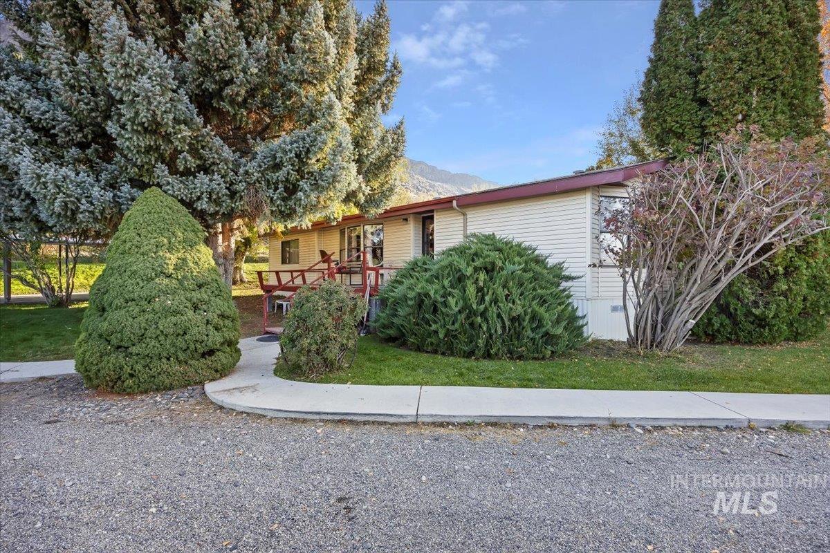 View of front of house featuring a mountain view