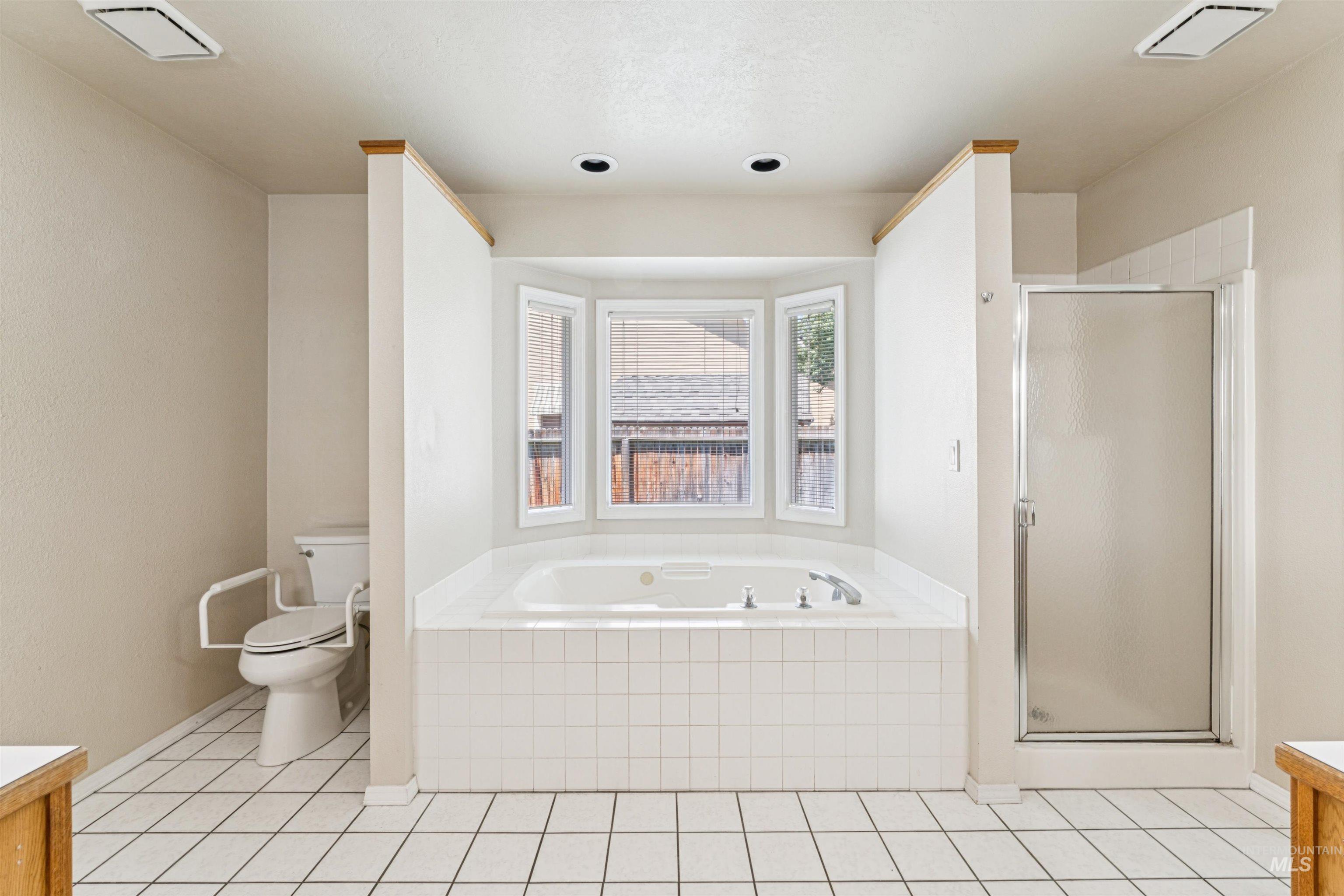 1050 E Dominica Drive, Meridian, Idaho 83642, 3 Bedrooms, 2.5 Bathrooms, Residential For Sale, Price $569,000, 98966692