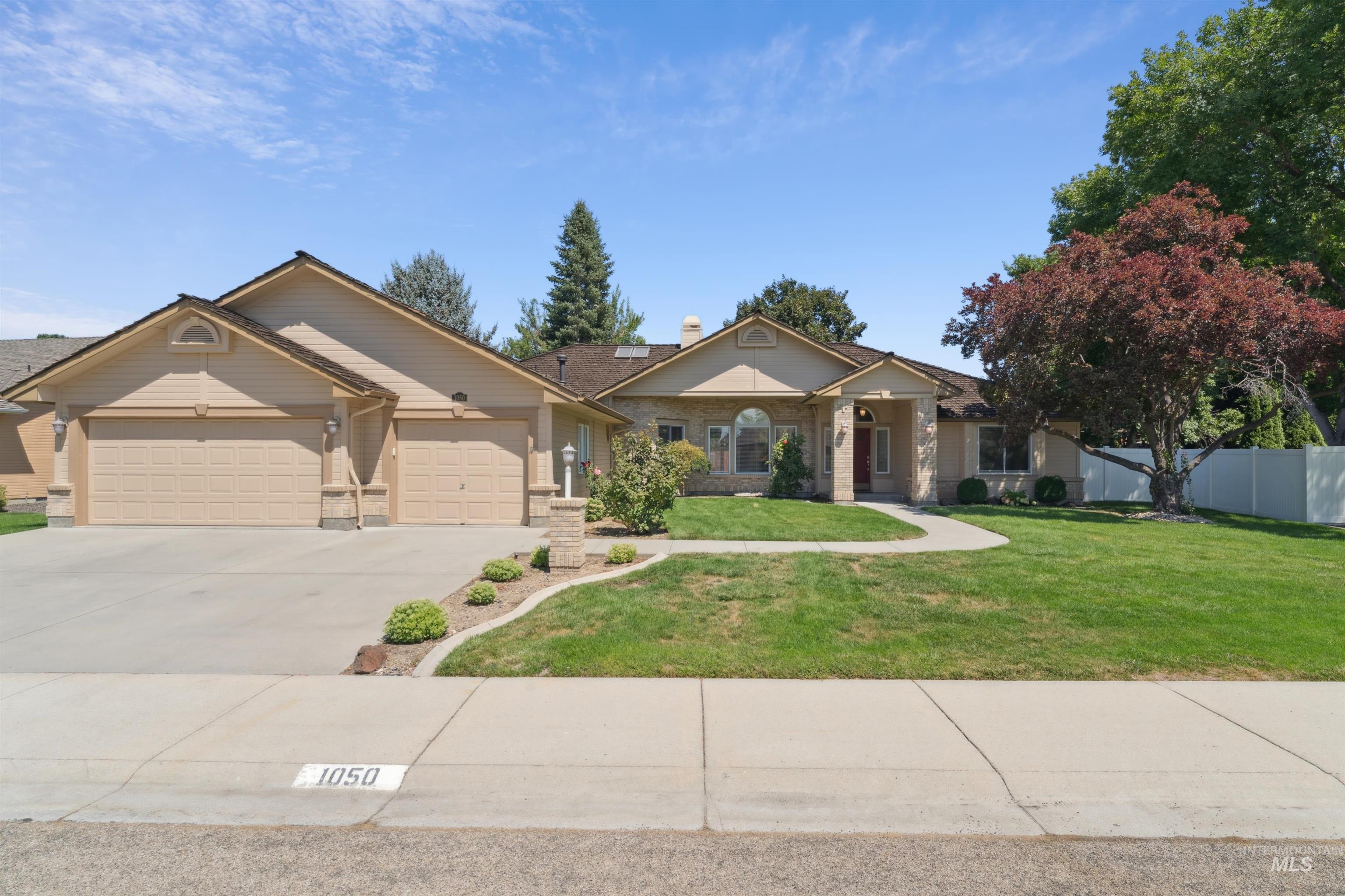 1050 E Dominica Drive, Meridian, Idaho 83642, 3 Bedrooms, 2.5 Bathrooms, Residential For Sale, Price $569,000, 98966692