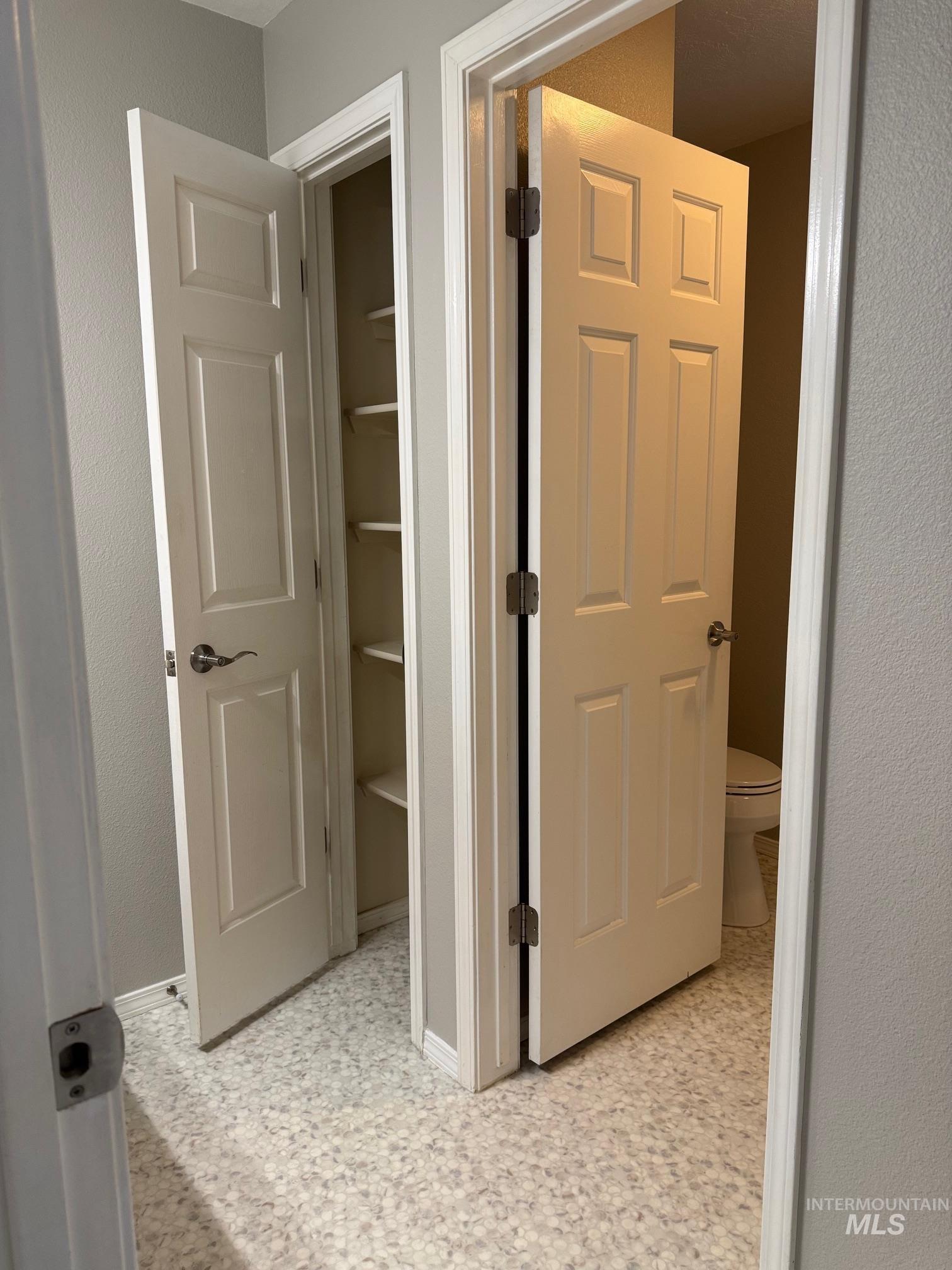 Corridor with baseboards