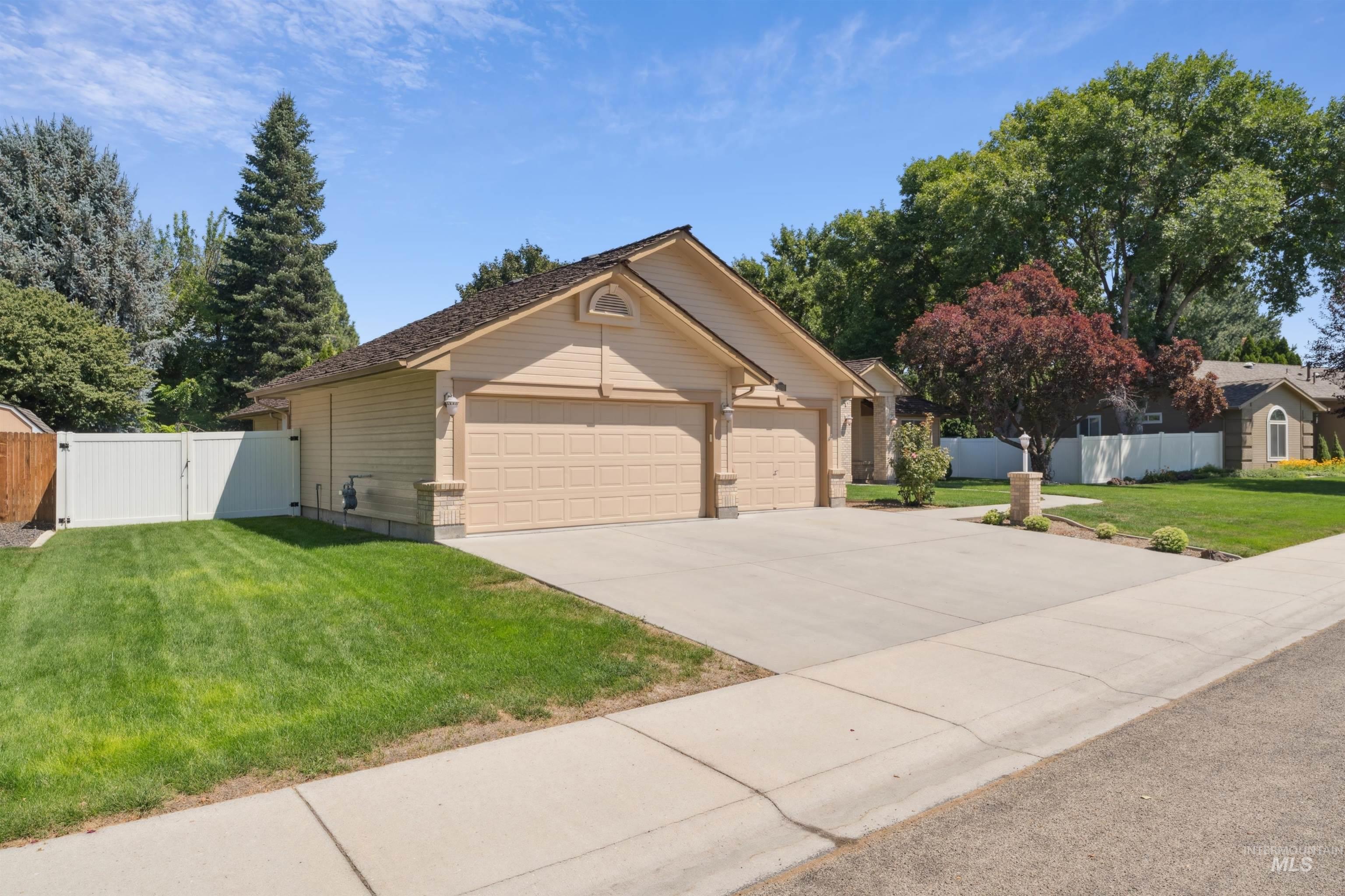 1050 E Dominica Drive, Meridian, Idaho 83642, 3 Bedrooms, 2.5 Bathrooms, Residential For Sale, Price $569,000, 98966692